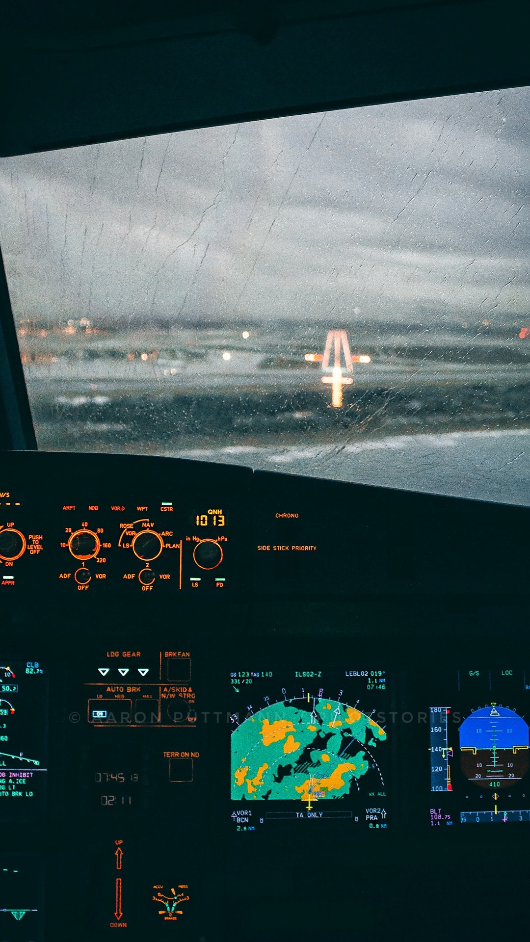 Approaching Bcn In Bad Weather, Seen From The A320 - Airbus A320 Phone , HD Wallpaper & Backgrounds