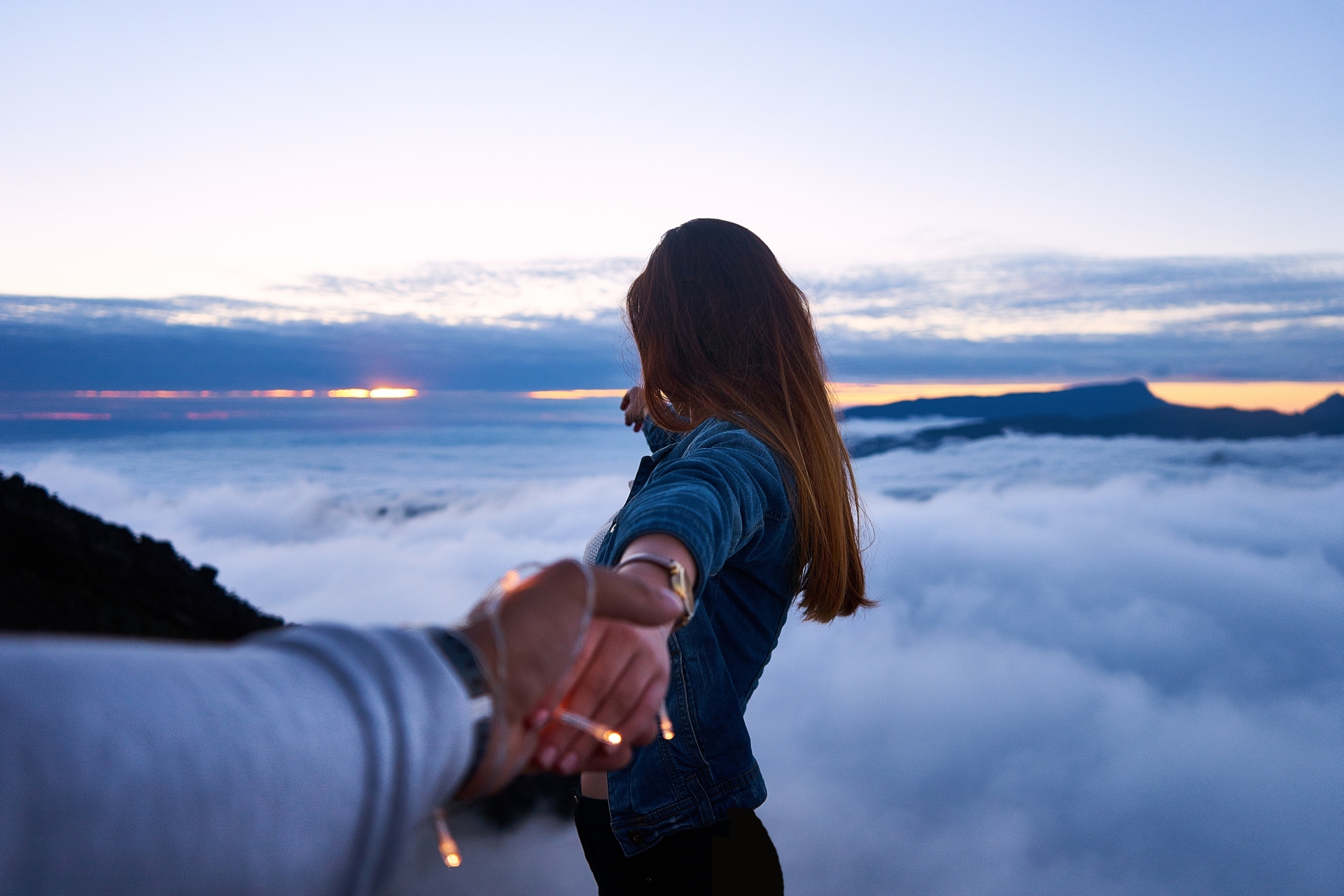 Closeup Hugging Couple Image In Winter Boy Holding Boy Holding Girl Hand Hd Wallpaper Backgrounds Download