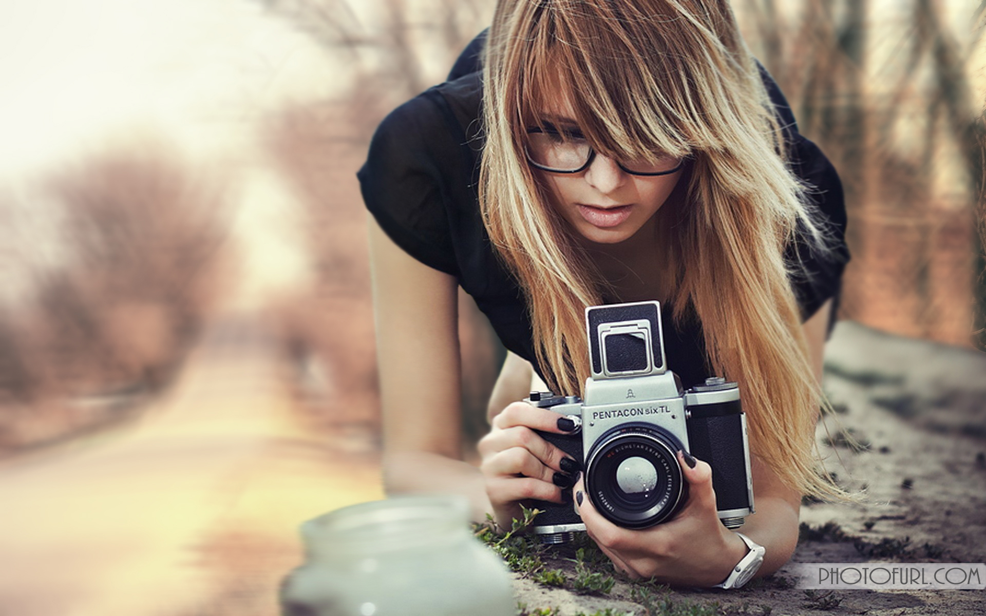 High Resolution Girls Wallpaper Free Download - Woman With A Camera , HD Wallpaper & Backgrounds