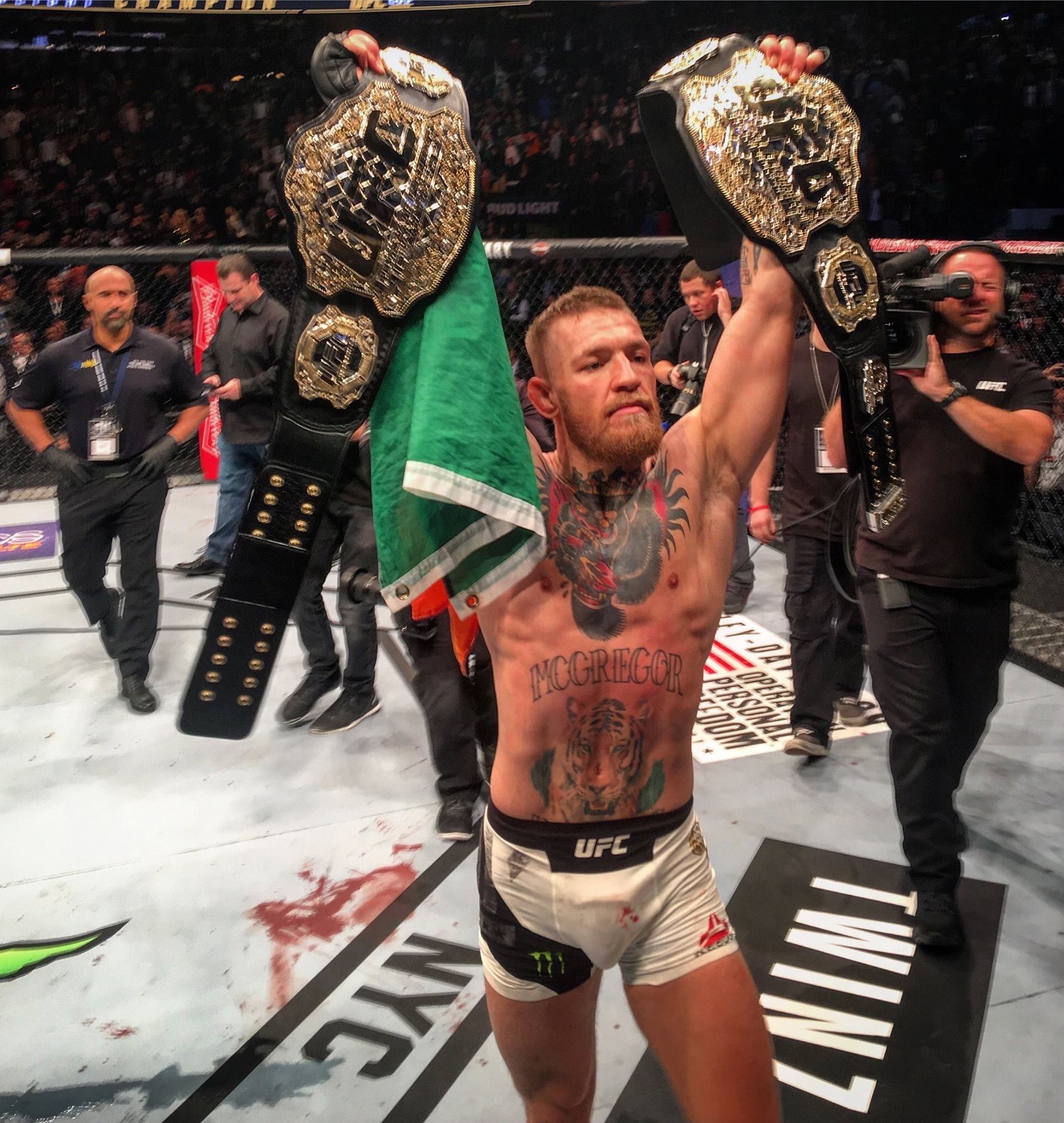 Conor Mcgregor - Conor Mcgregor Double Champ , HD Wallpaper & Backgrounds