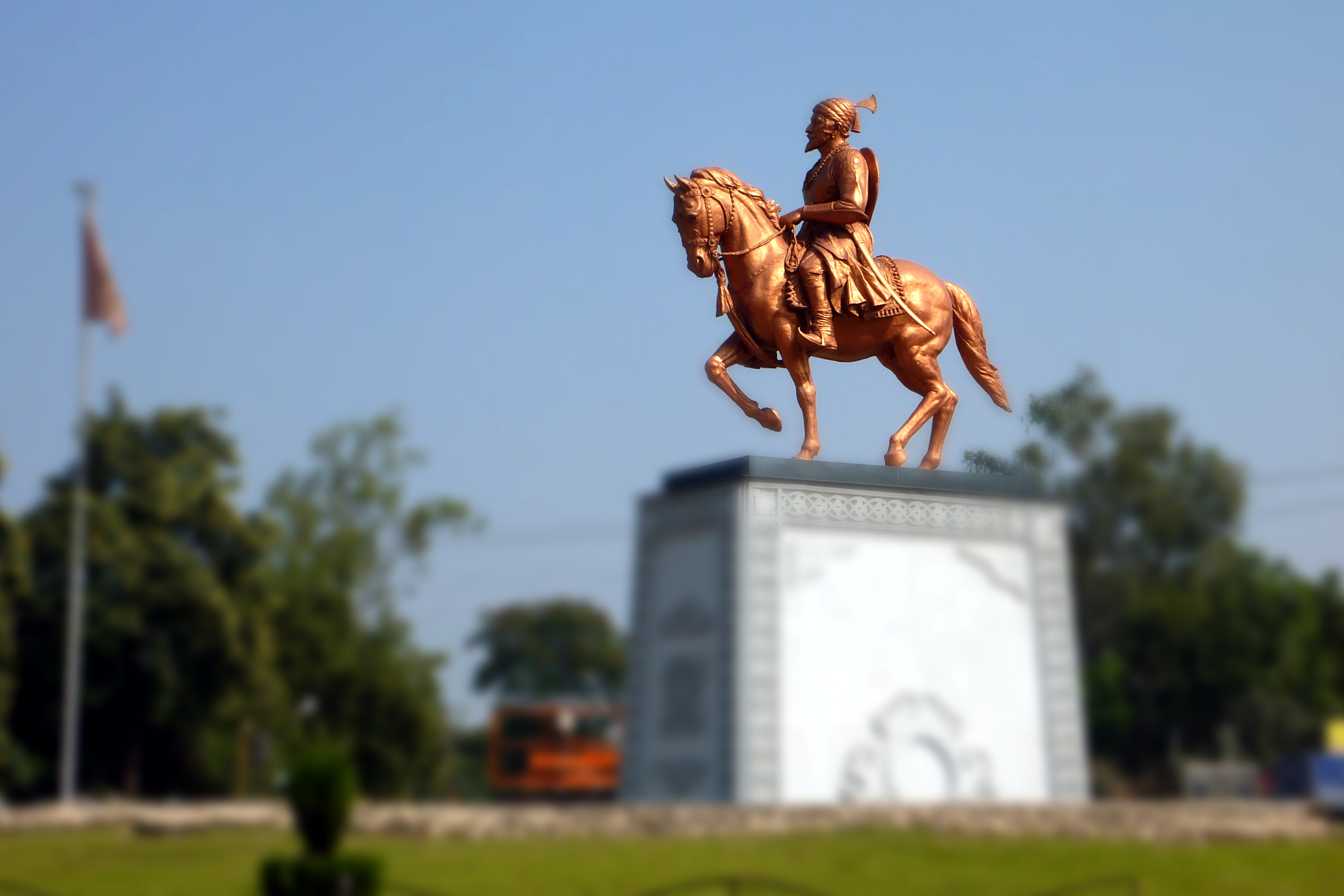 Shivaji Maharaj Statue - Shivaji Maharaj Statue In Surat , HD Wallpaper & Backgrounds