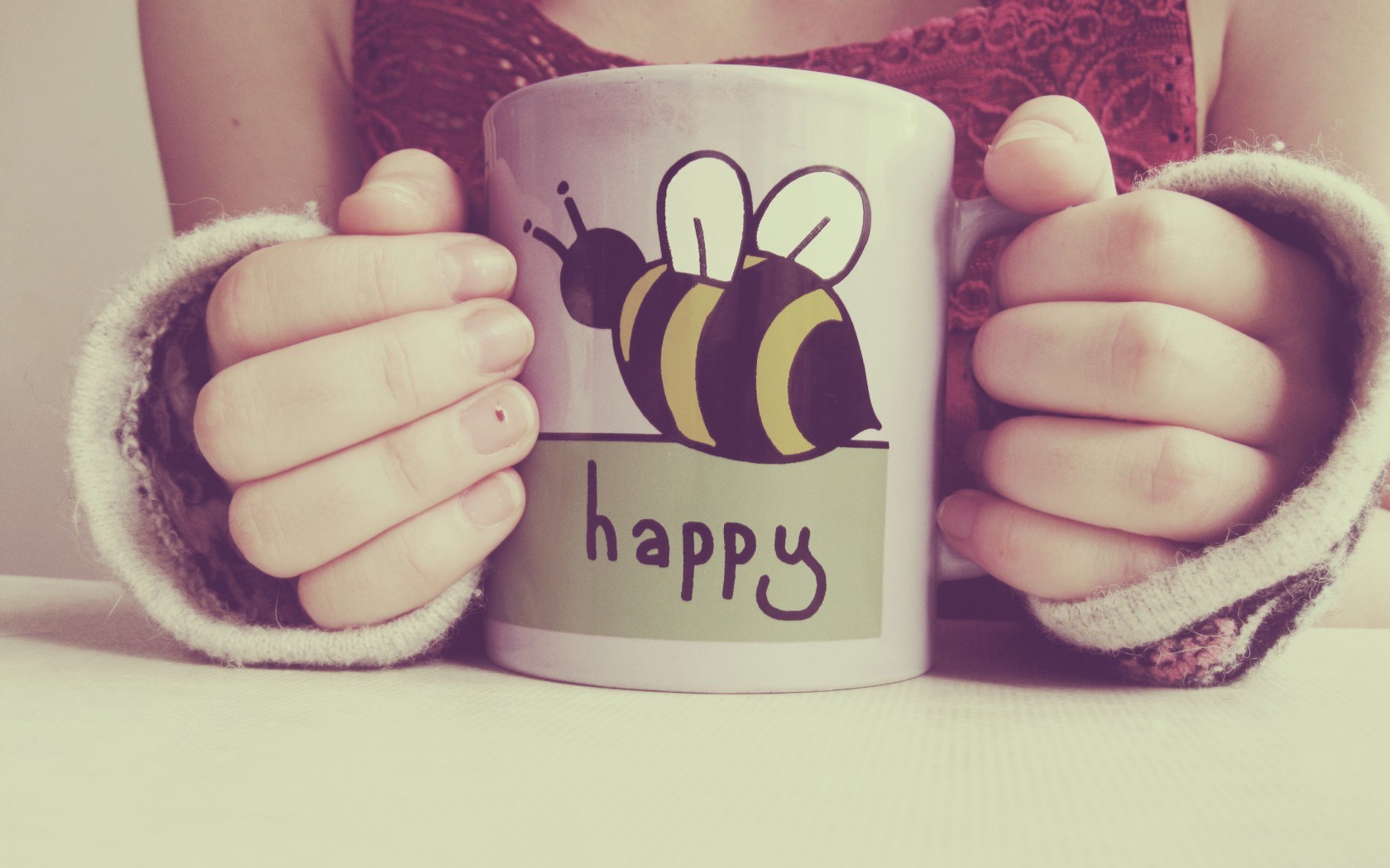 Girl Cup Text Inscription Happy Bee , HD Wallpaper & Backgrounds