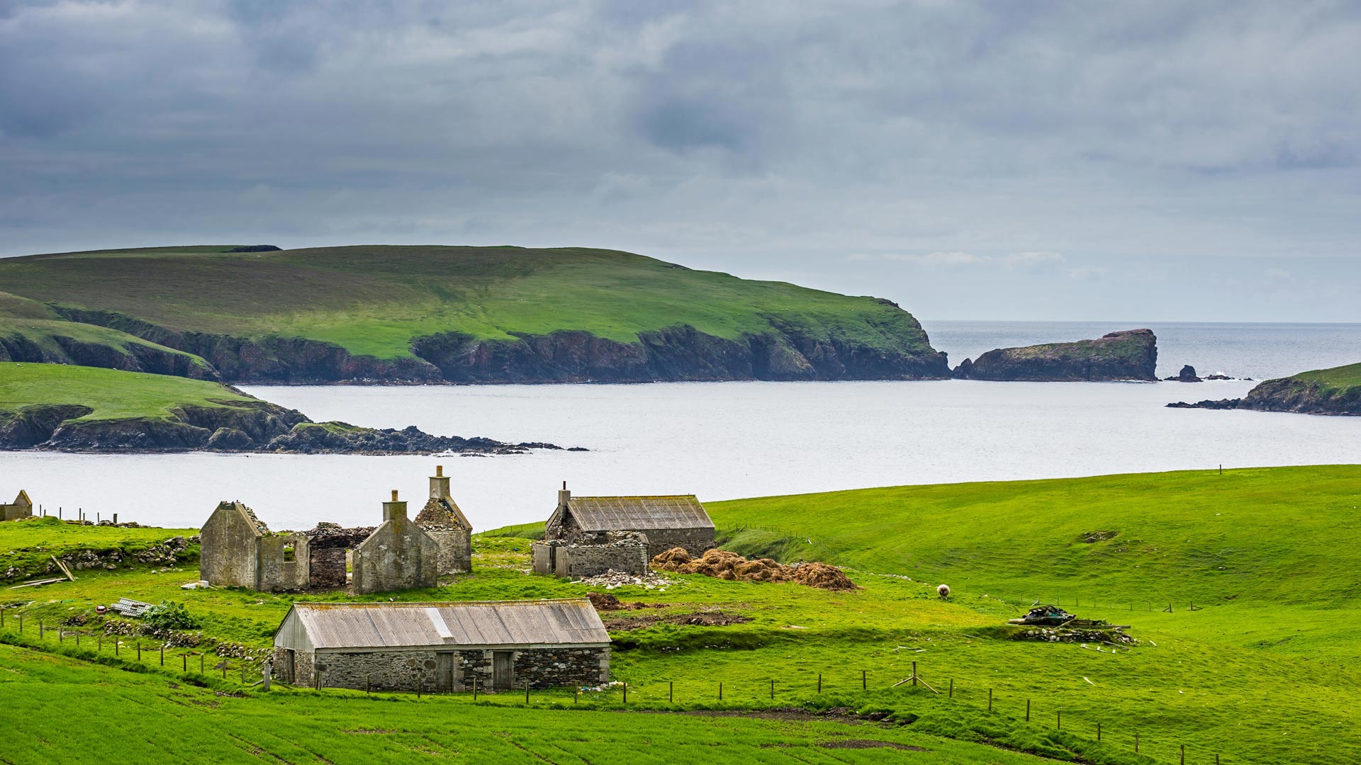 Old Farm In The Shetland Islands Scotland Michael Runkel , HD Wallpaper & Backgrounds