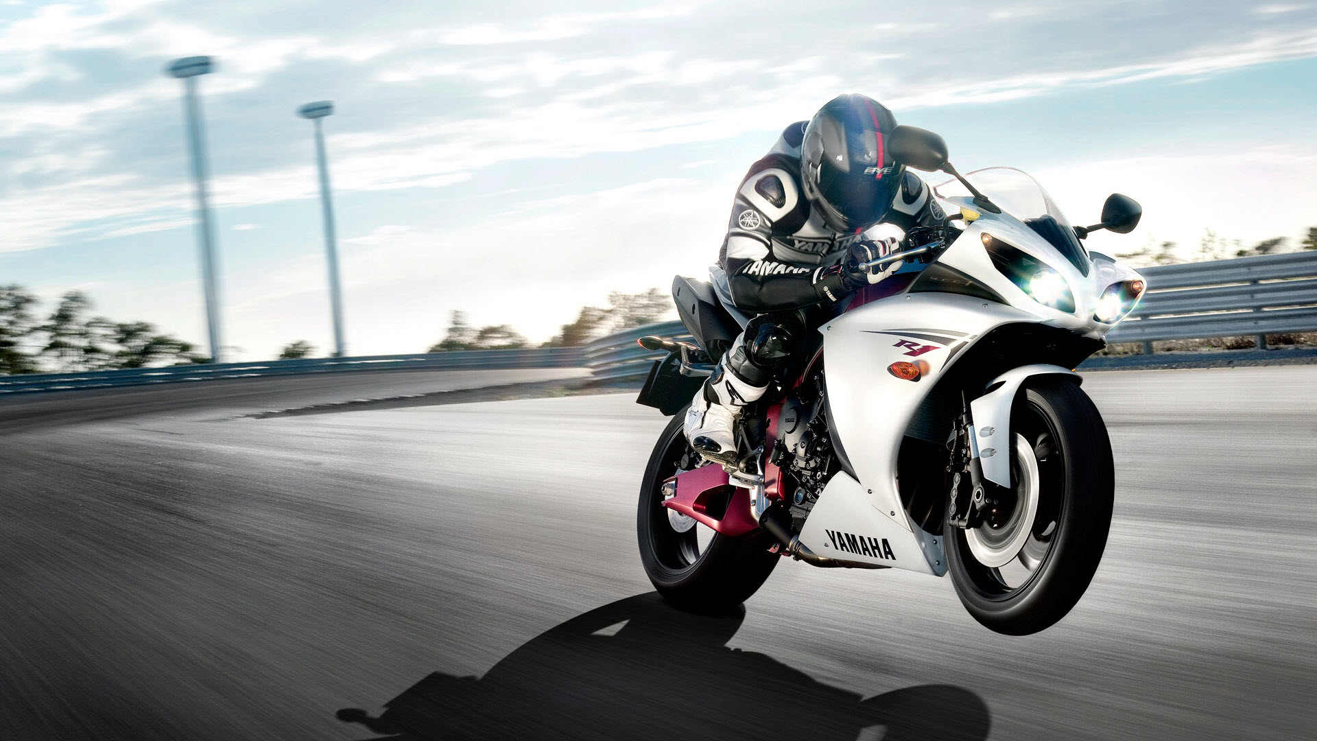 Bike - Yamaha R1 , HD Wallpaper & Backgrounds