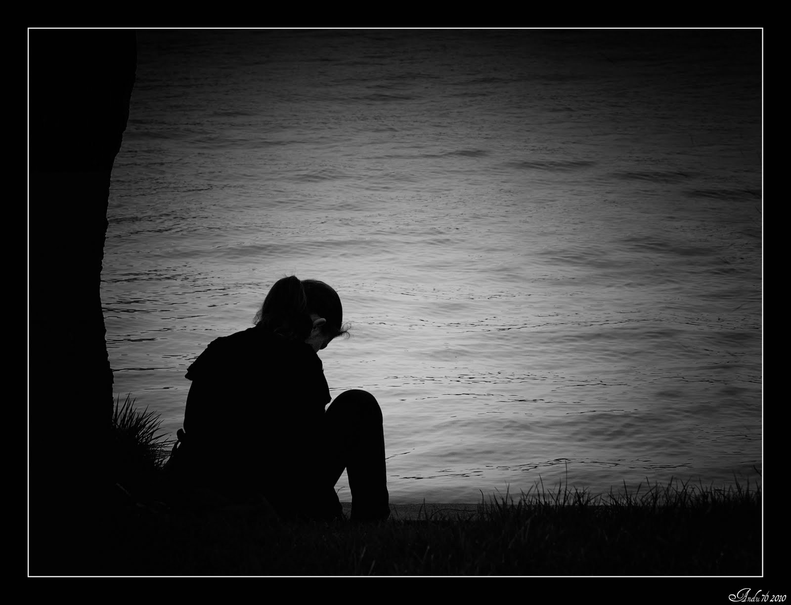 Alone Sad Girl Desktop Wallpaper Download Alone Sad - Girl Sitting Alone In Dark , HD Wallpaper & Backgrounds