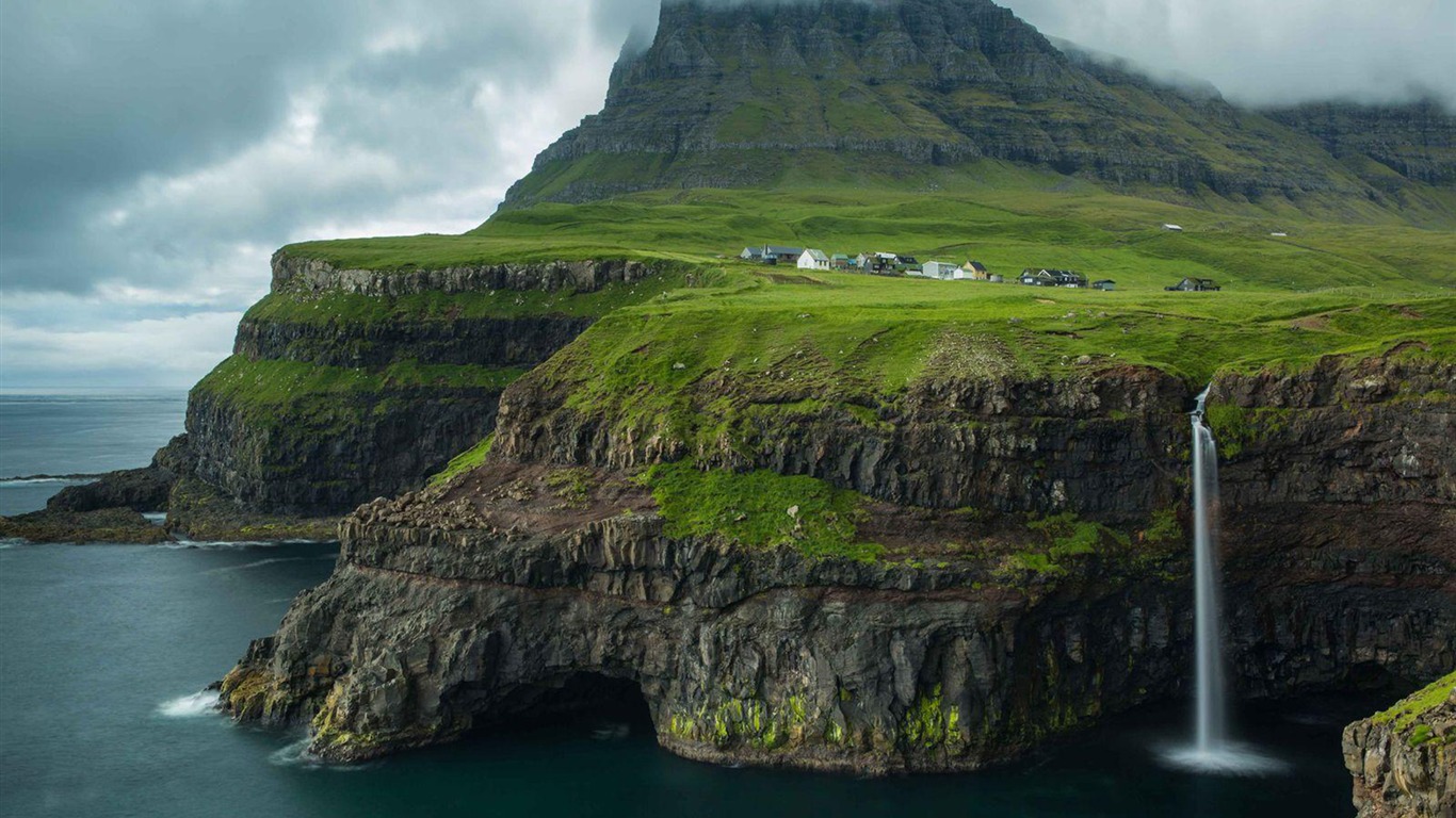 Photography / Vagar Faroe Islands Living On The Edge-2015 - Gásadalur , HD Wallpaper & Backgrounds