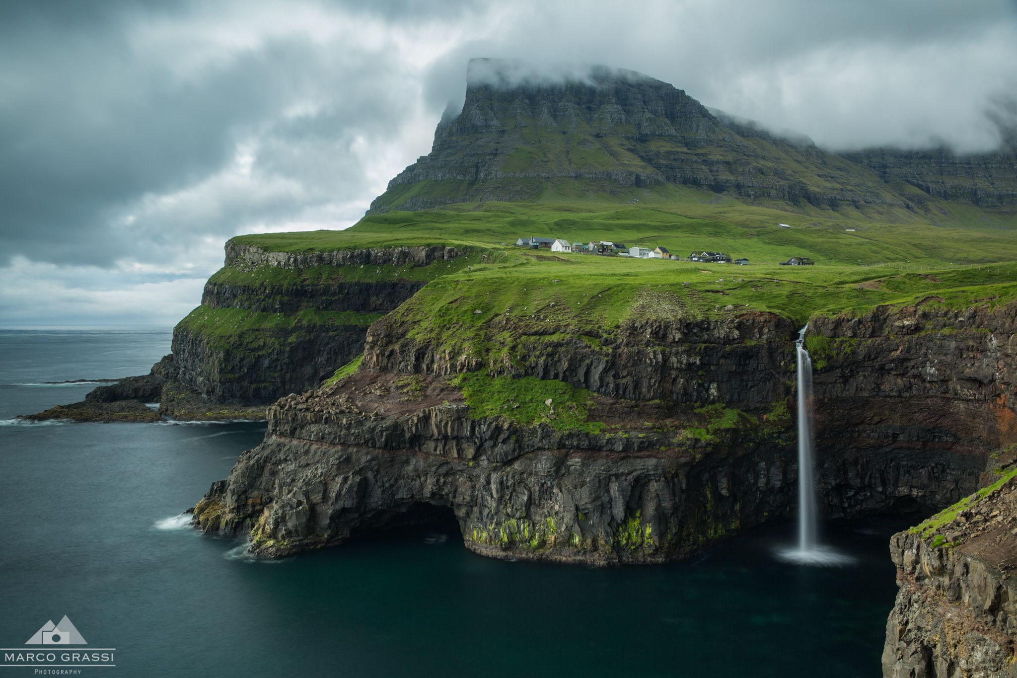 Gasadalur Faroe Islands [2048x1365] - Gásadalur , HD Wallpaper & Backgrounds