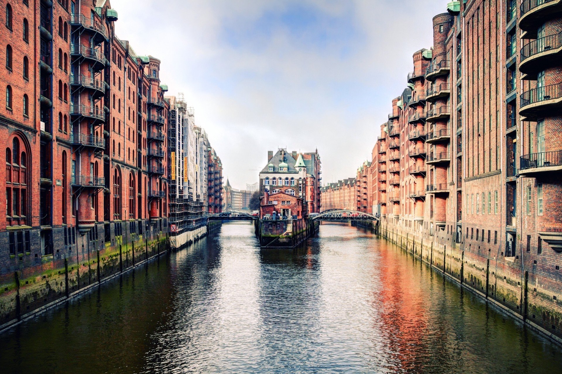 Street Hamburg Town Germany Channel House - Speicherstadt , HD Wallpaper & Backgrounds