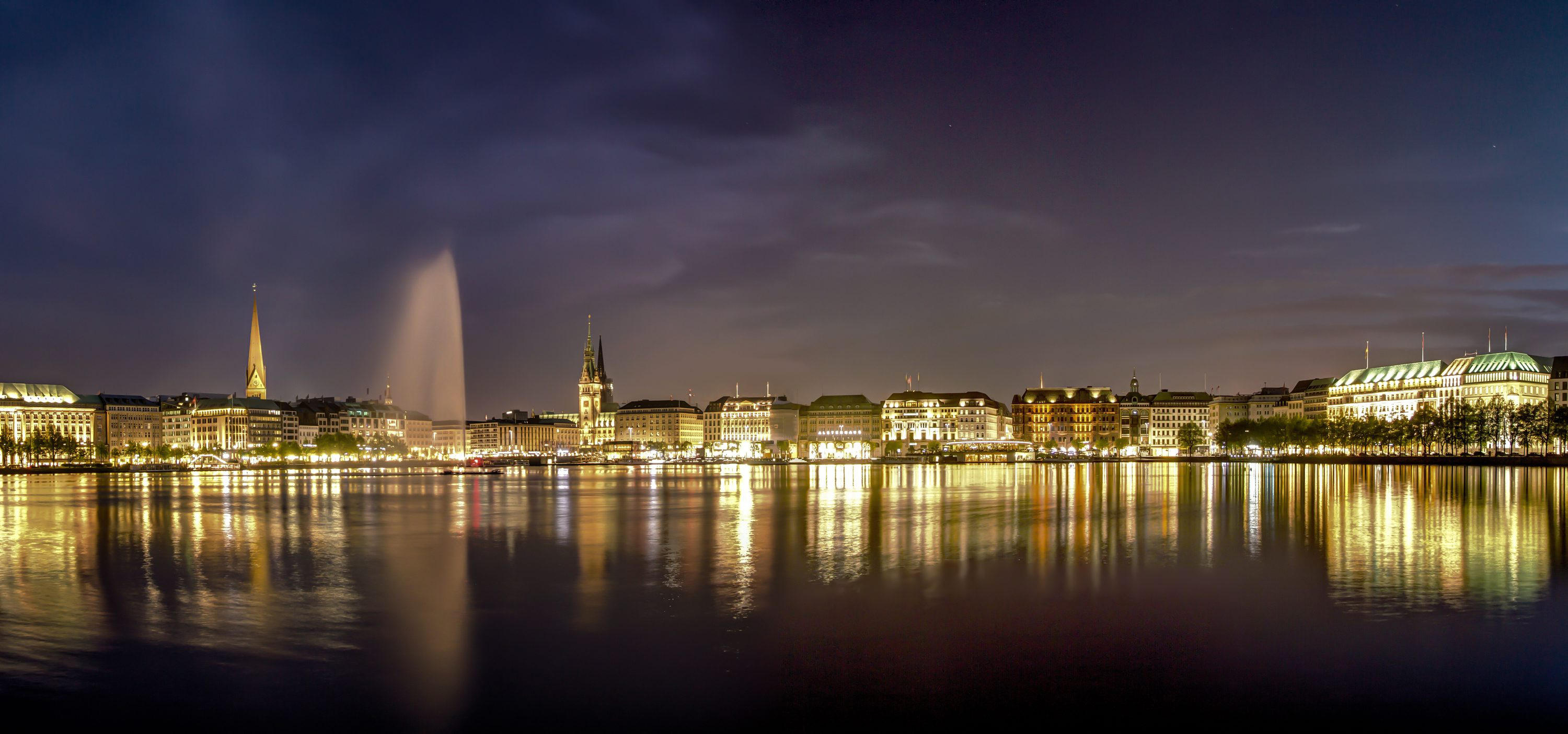 The Inner Alster In Hamburg At Night By Wallunica - Reflection , HD Wallpaper & Backgrounds