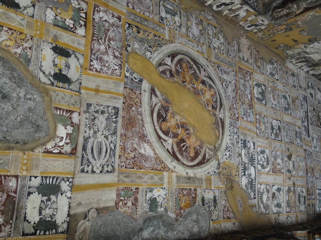 Grand Carving In The Ajanta Caves Amazing Wall Paintings - Ajanta Caves Paintings , HD Wallpaper & Backgrounds