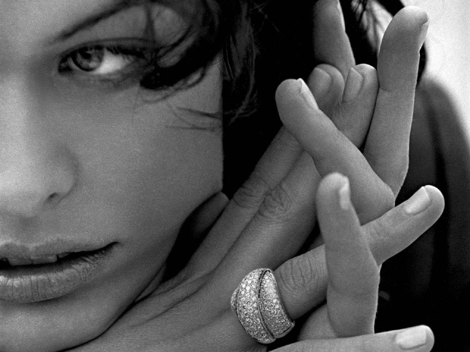 Fond D'ecran Milla Jovovich Noir Et Blanc - Milla Jovovich Damiani , HD Wallpaper & Backgrounds