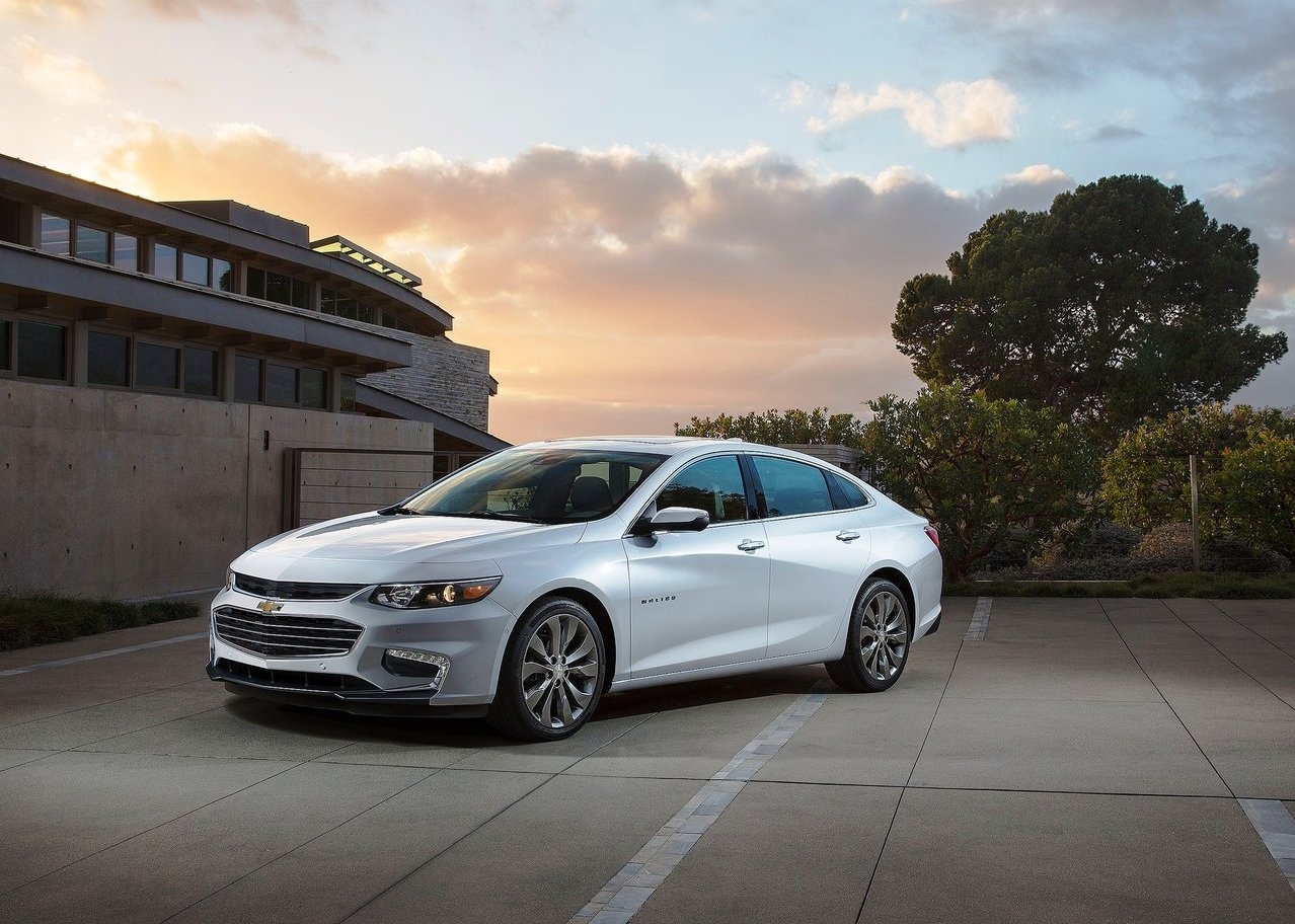 2019 Chevrolet Malibu Front Hd Wallpapers - Popular Cars For Teenage Drivers , HD Wallpaper & Backgrounds