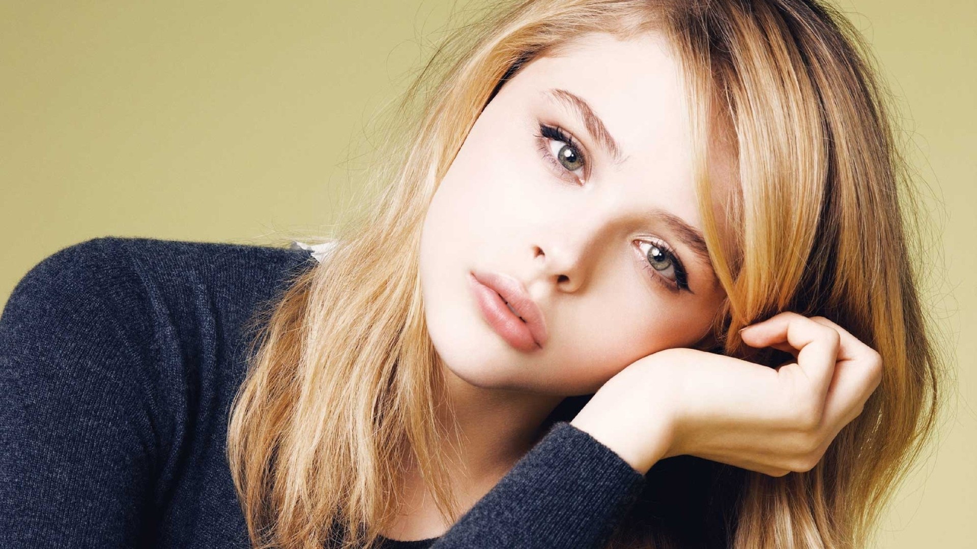 Chloe Moretz Hd Wallpaper - Chloë Moretz , HD Wallpaper & Backgrounds