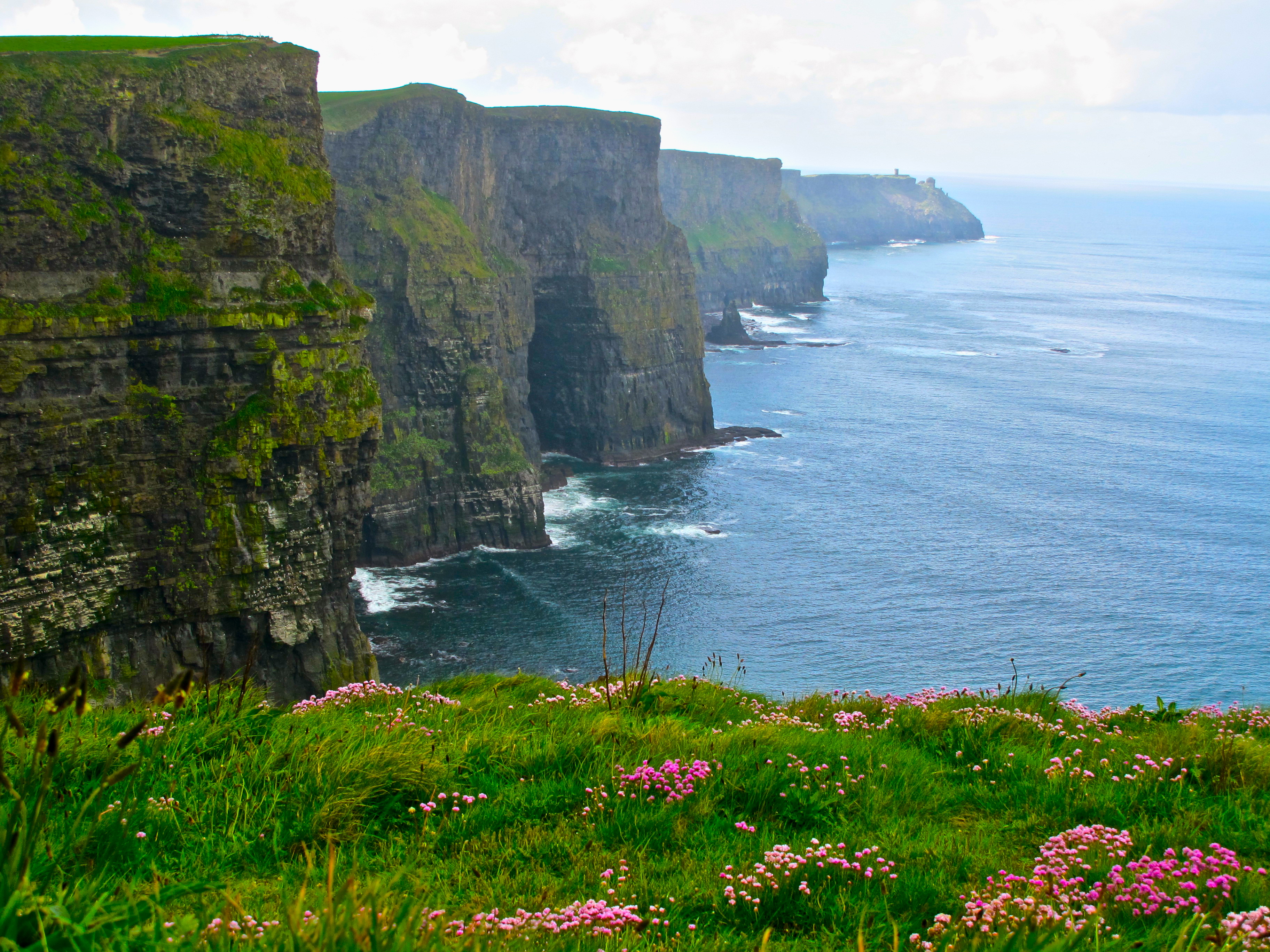 Galway Bay And The Romantic Cliffs Of Moher - Cliffs Of Moher , HD Wallpaper & Backgrounds