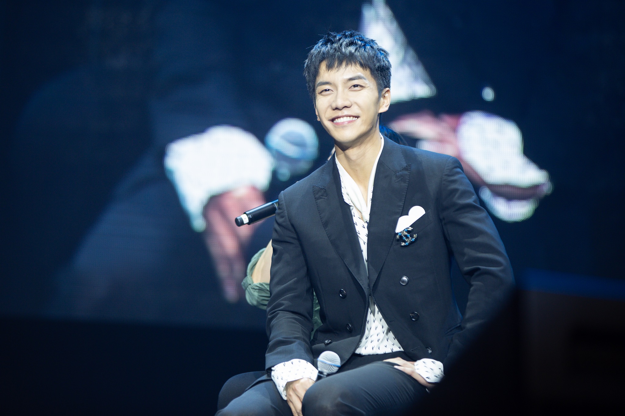 Lee Seung Gi In Singapore - Busted Lee Seung Gi , HD Wallpaper & Backgrounds