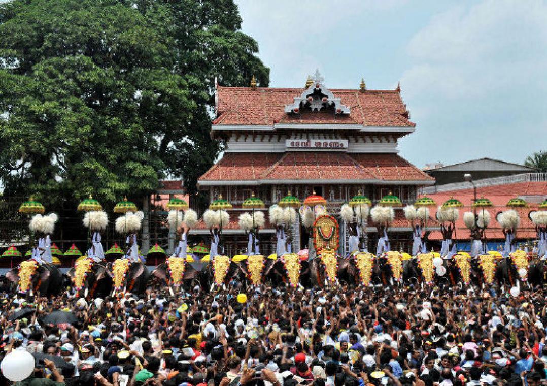 Thrissur Pooram Is The Best Festival Of Kerala, Most - Paramekkavu Bagavathi Temple , HD Wallpaper & Backgrounds