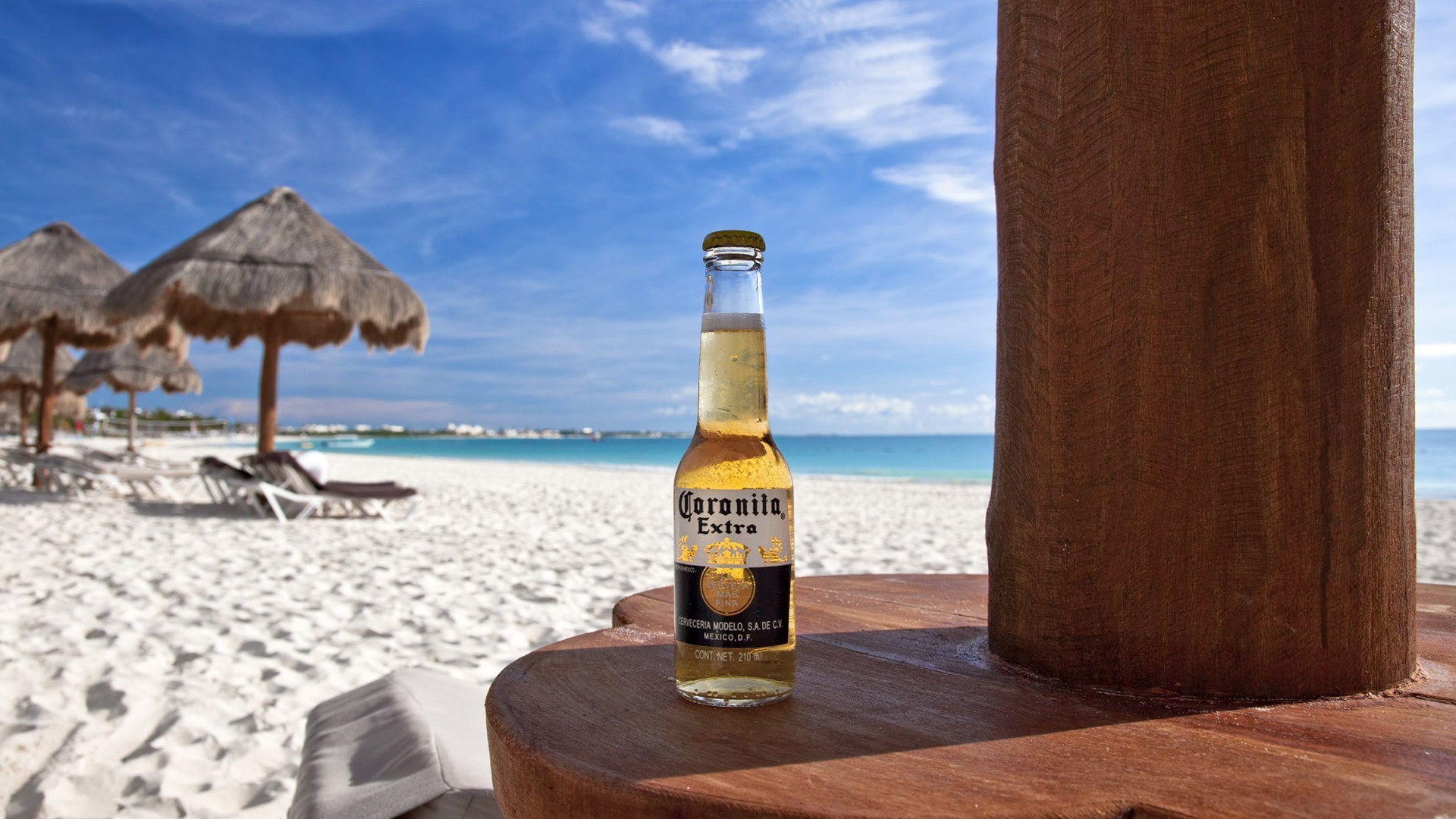 Beer Bottel Beach View - Cerveza Corona En La Playa , HD Wallpaper & Backgrounds