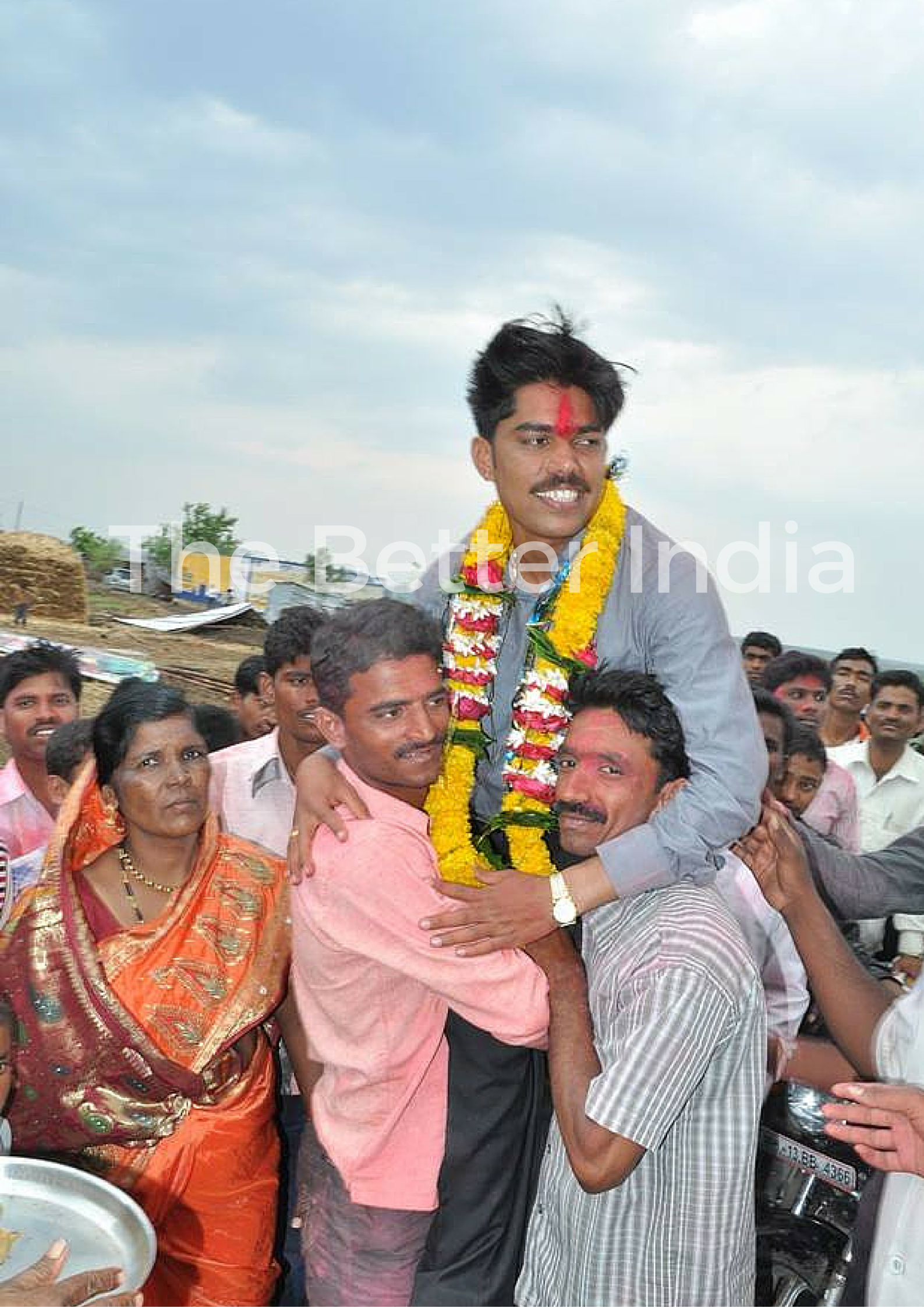 Celebrations In Ramesh's Village When He Came Back - Ramesh Gholap Ias Officer , HD Wallpaper & Backgrounds