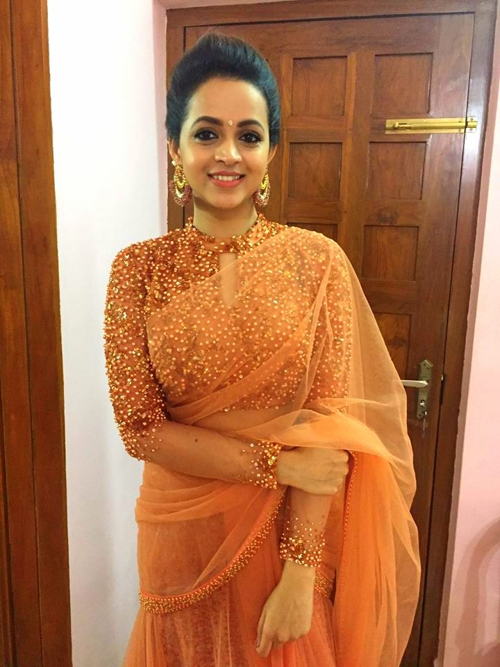 Bhavana Cute & Spicy Wallpapers In Gagra Choli - Engagement Dress Of Bhavana , HD Wallpaper & Backgrounds