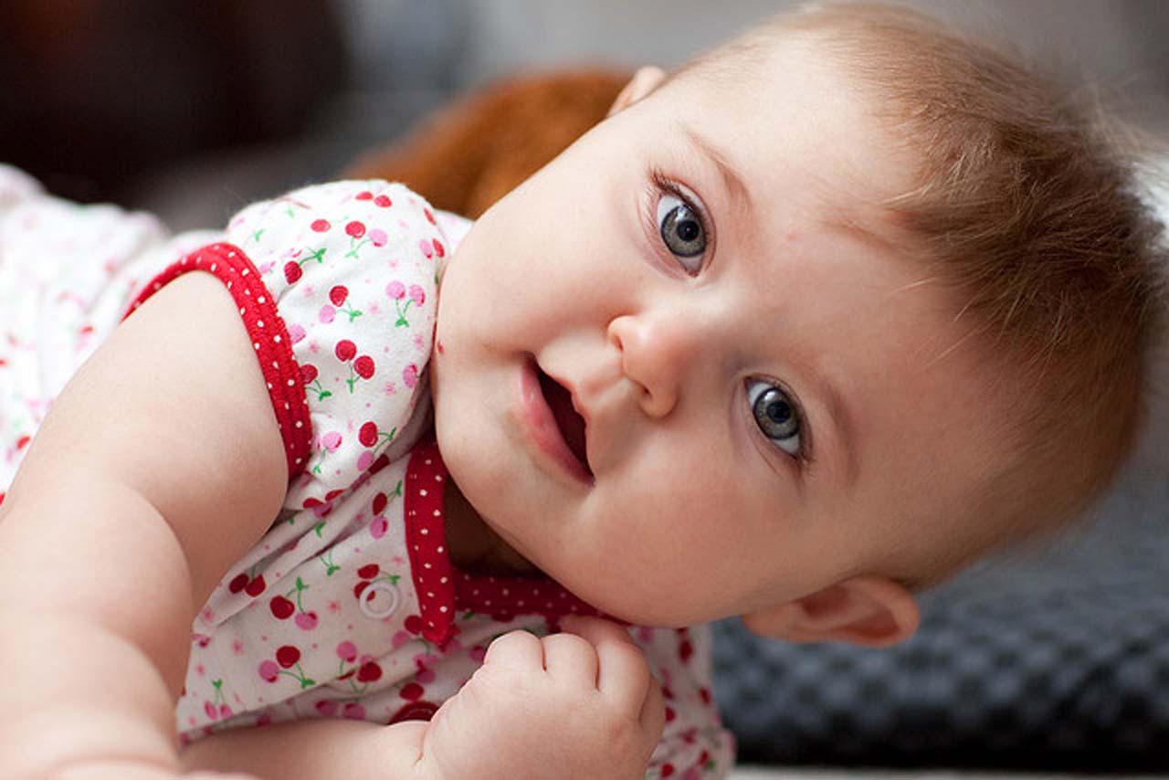 Cute Small Girl Wallpaper Download Wallpaper For Phone - Cute Babies , HD Wallpaper & Backgrounds