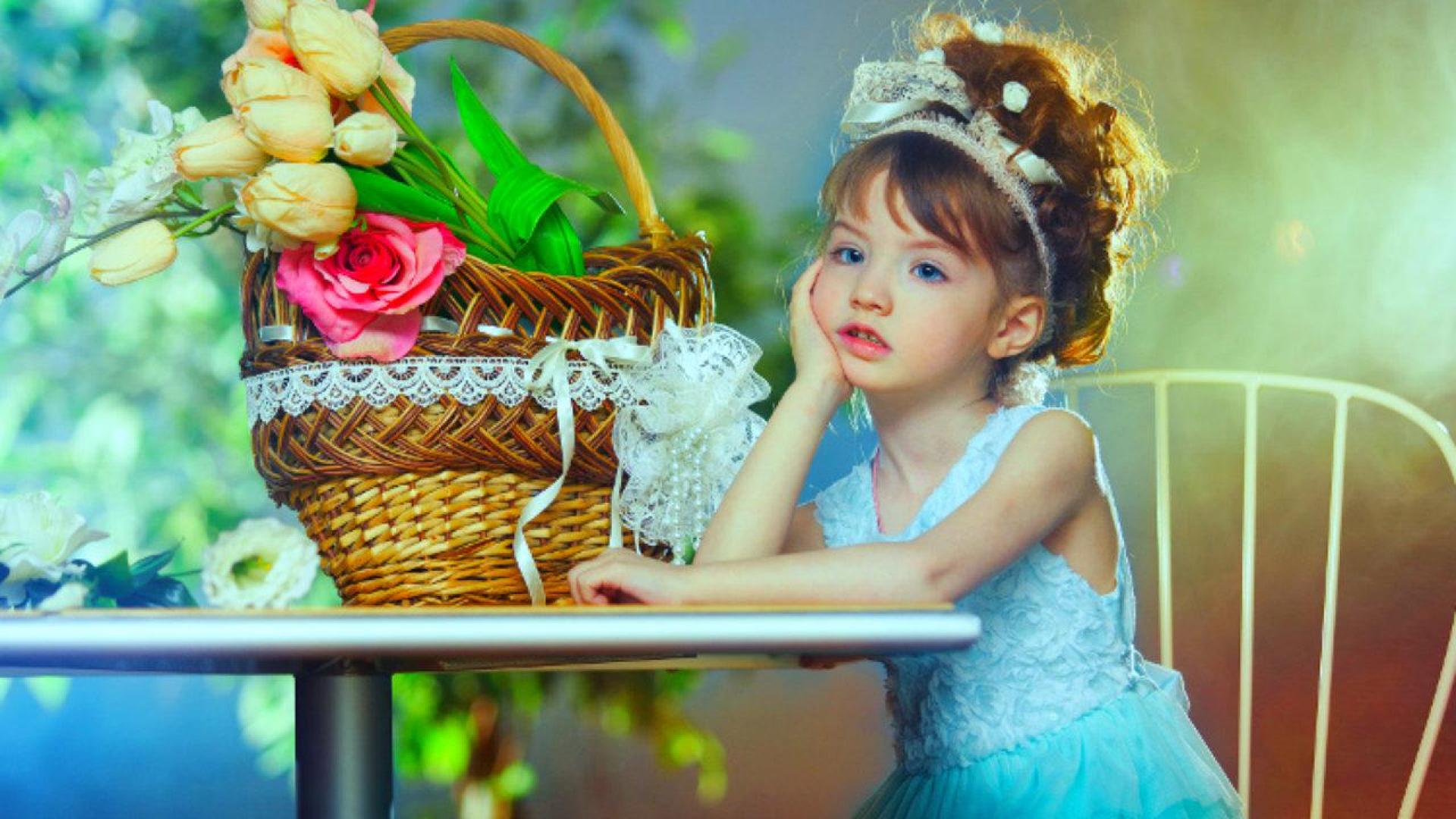 Small Girls Wallpaper - Beautiful Little Girl , HD Wallpaper & Backgrounds