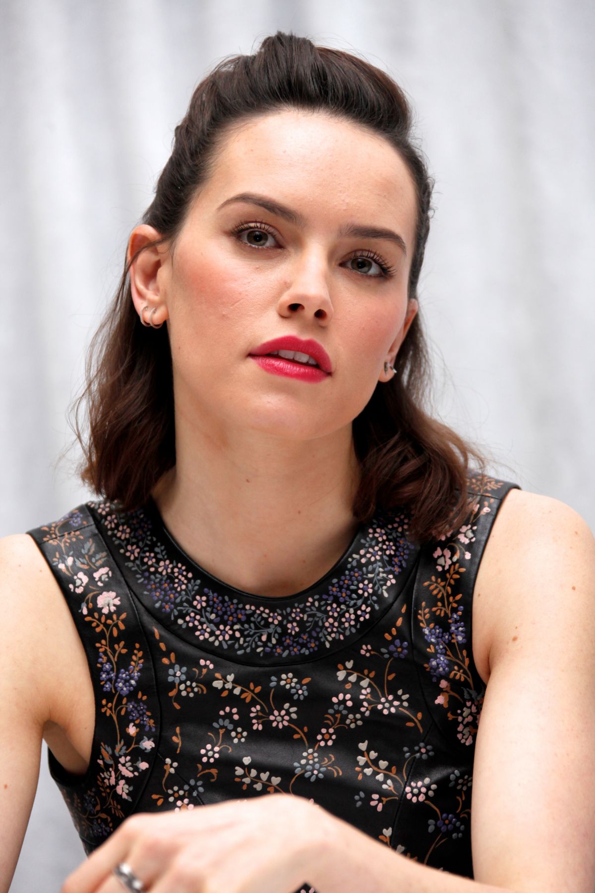 Daisy Ridley Android Wallpapers - Daisy Ridley Press , HD Wallpaper & Backgrounds