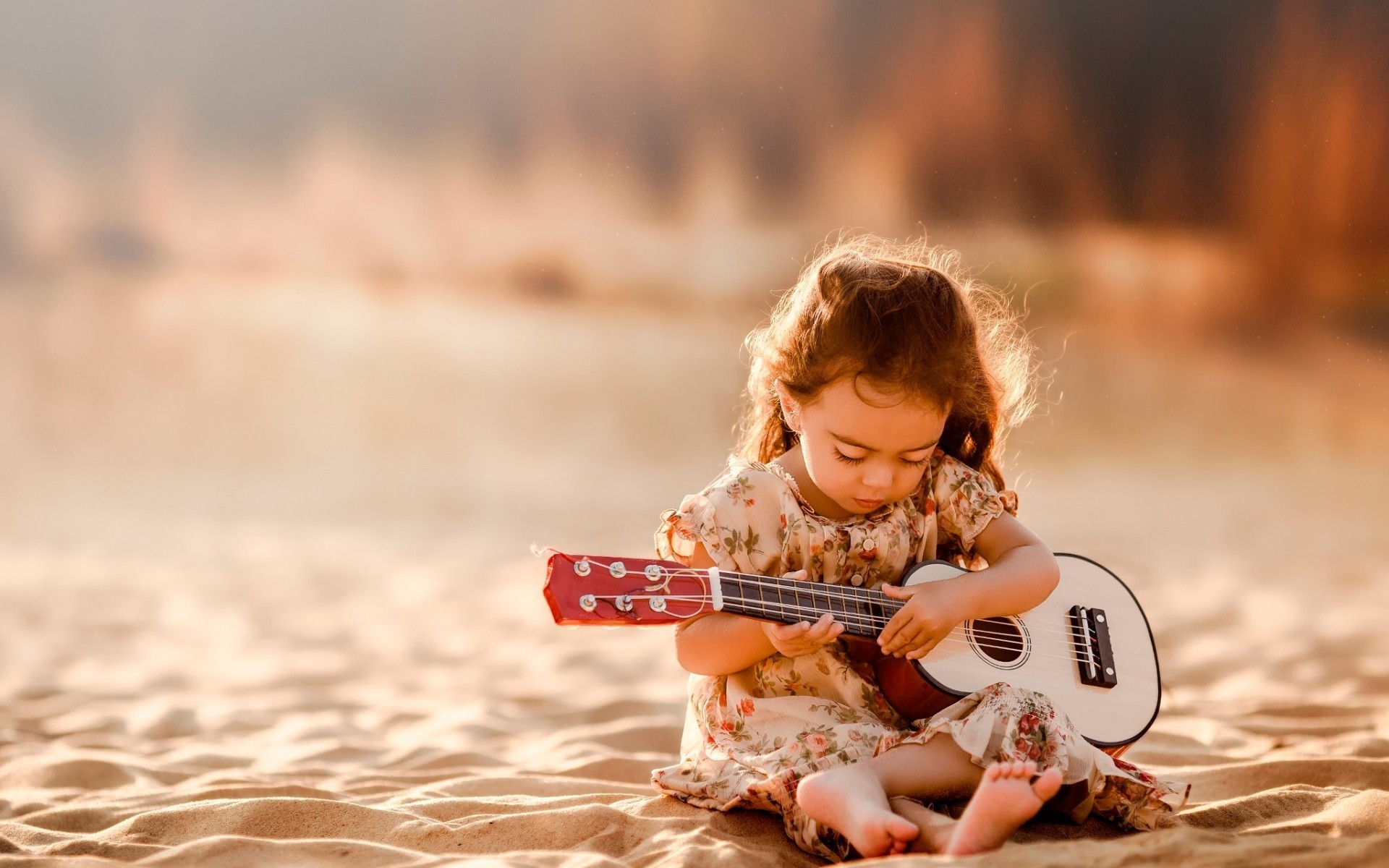 Cute Little Girl Playing Guitar Wallpaper - Little Girl With Guitar , HD Wallpaper & Backgrounds
