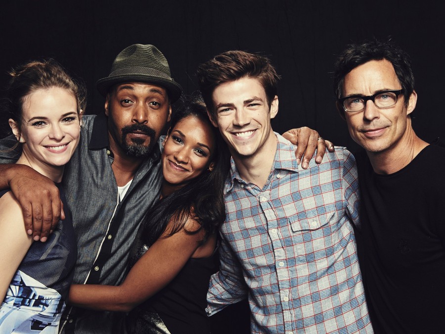 The Flash, Grant Gustin, Candice Patton, Danielle Panabaker, - Flash Comic Con Photoshoot , HD Wallpaper & Backgrounds