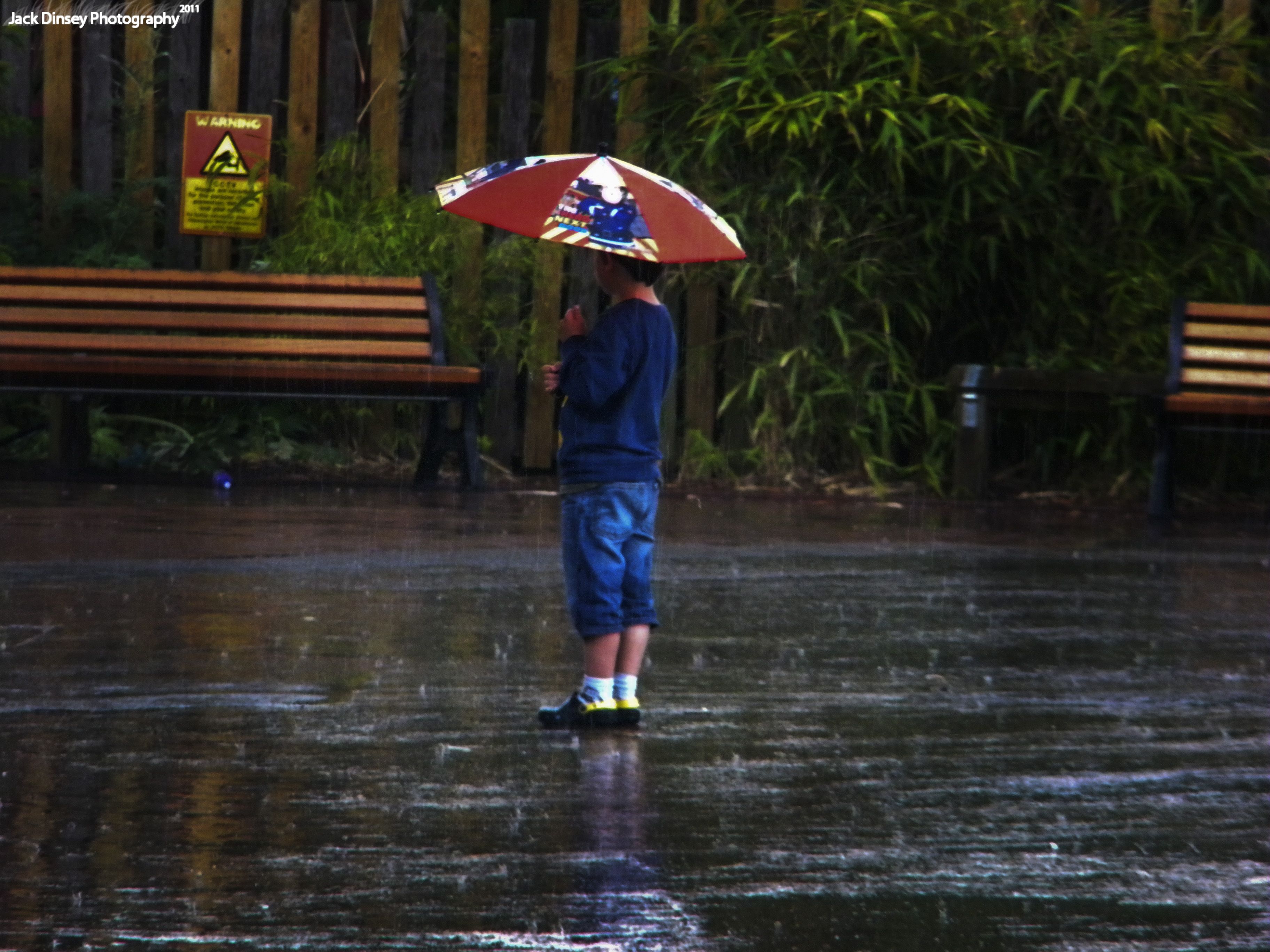 Sad Boy In Rain Hd Wallpapers Wallpaper Cave - Sad Boy In Rain , HD Wallpaper & Backgrounds