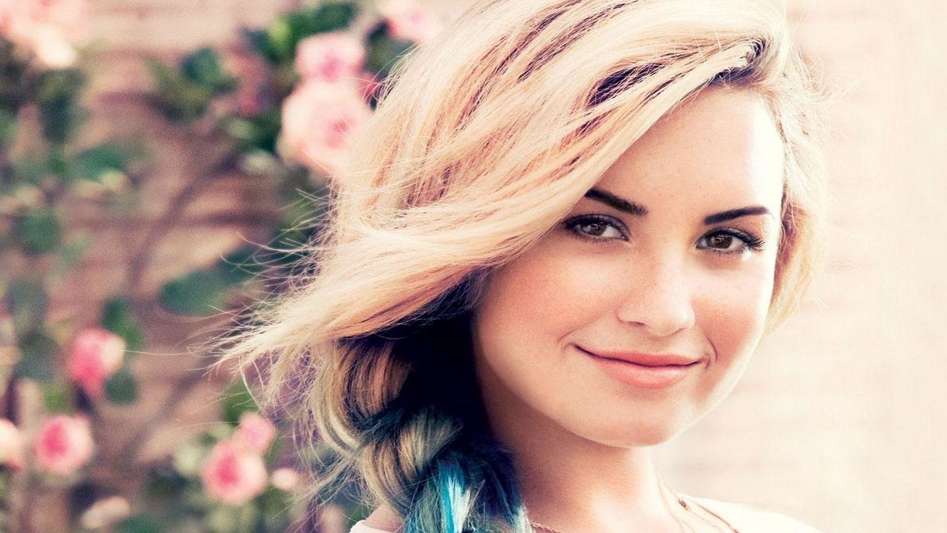 Singer 2016 4k Demi Lovato Wallpaper - Demi Lovato As Elsa , HD Wallpaper & Backgrounds