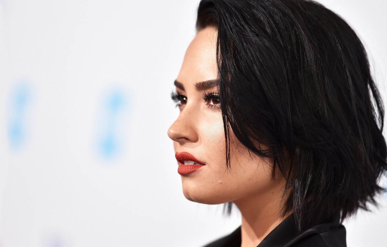 Photo Wallpaper Look, Style, Portrait, Makeup, Actress, - Demi Lovato Profile , HD Wallpaper & Backgrounds