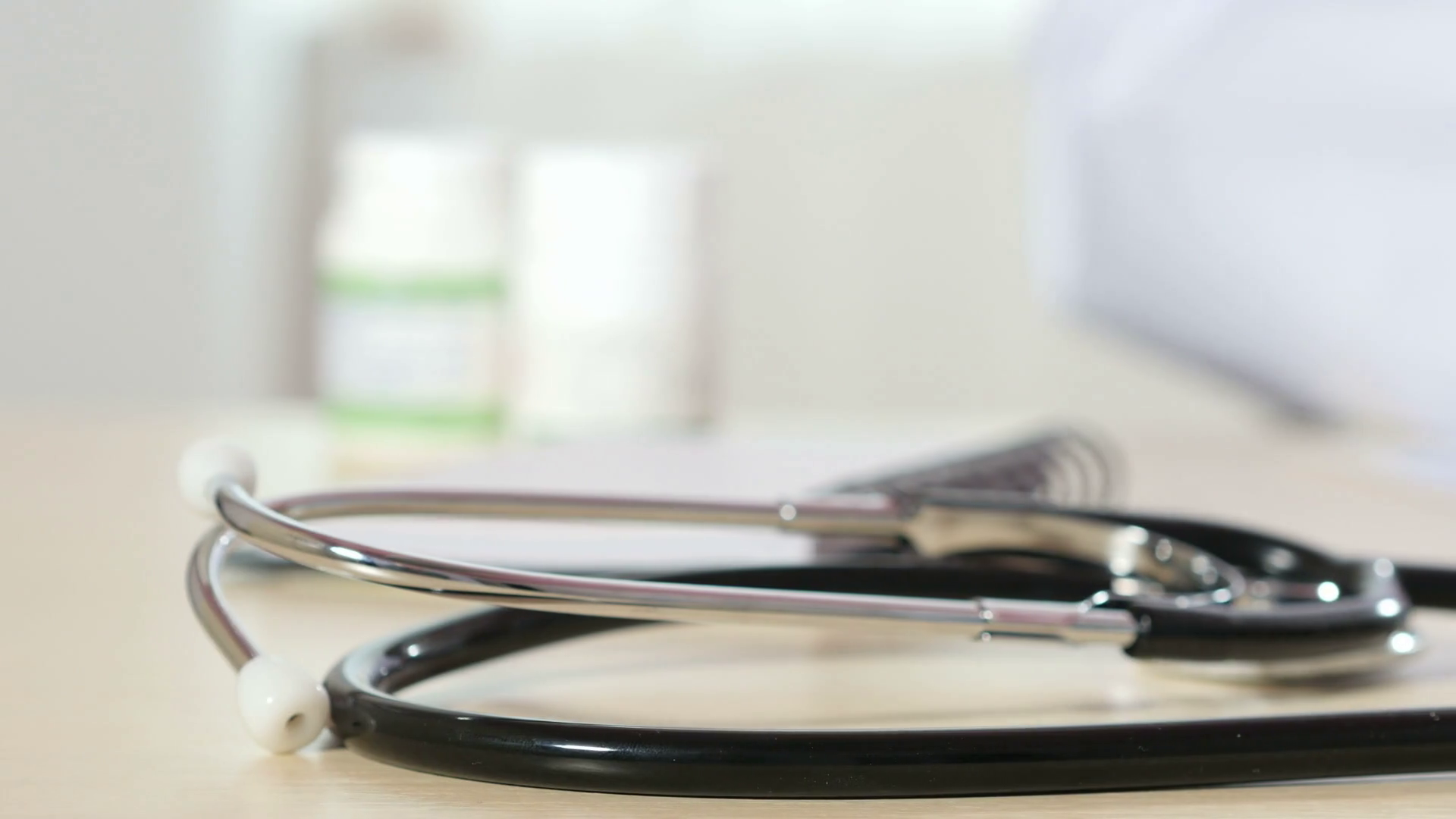 Stethoscope On Table, Jar Of Blue Capsules Near Laptop, - Doctor Logo Background Images Hd , HD Wallpaper & Backgrounds