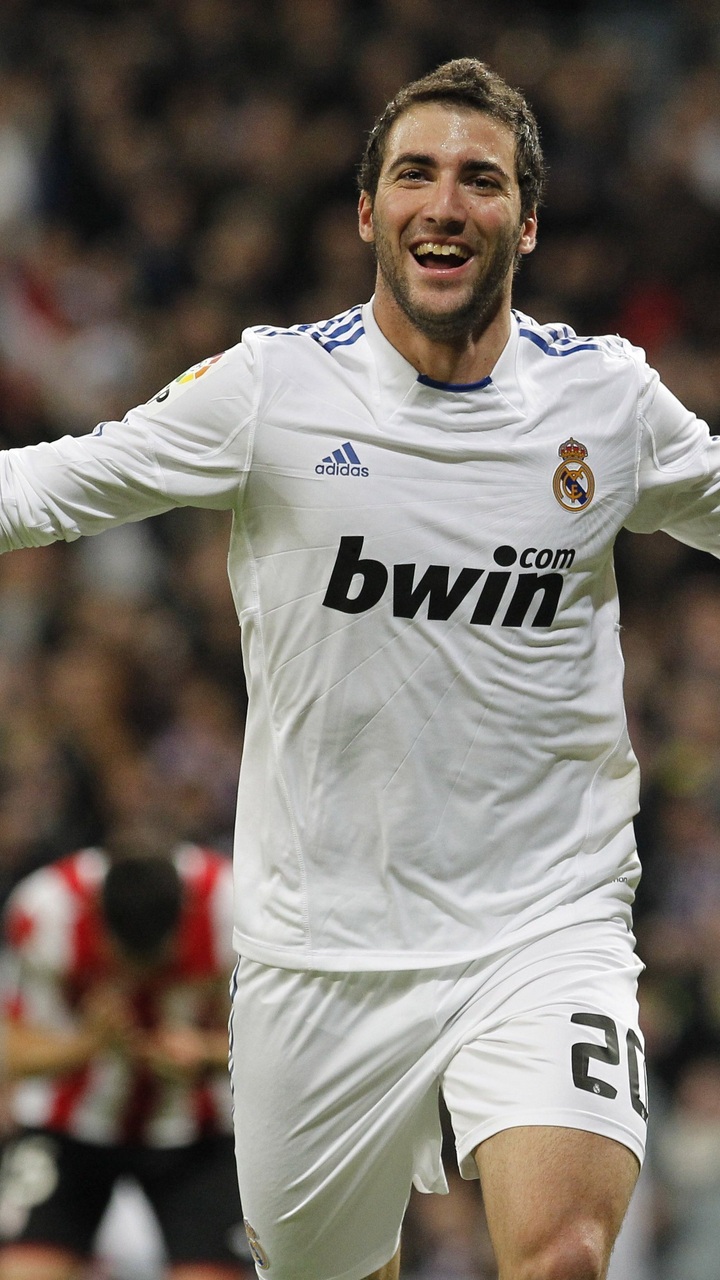 About This Wallpaper - Higuain Real Madrid Hd , HD Wallpaper & Backgrounds