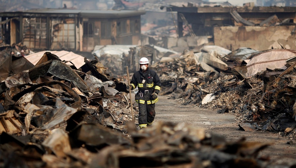 Death Tsunami Japan Earthquake Disaster Desktop Slogan On