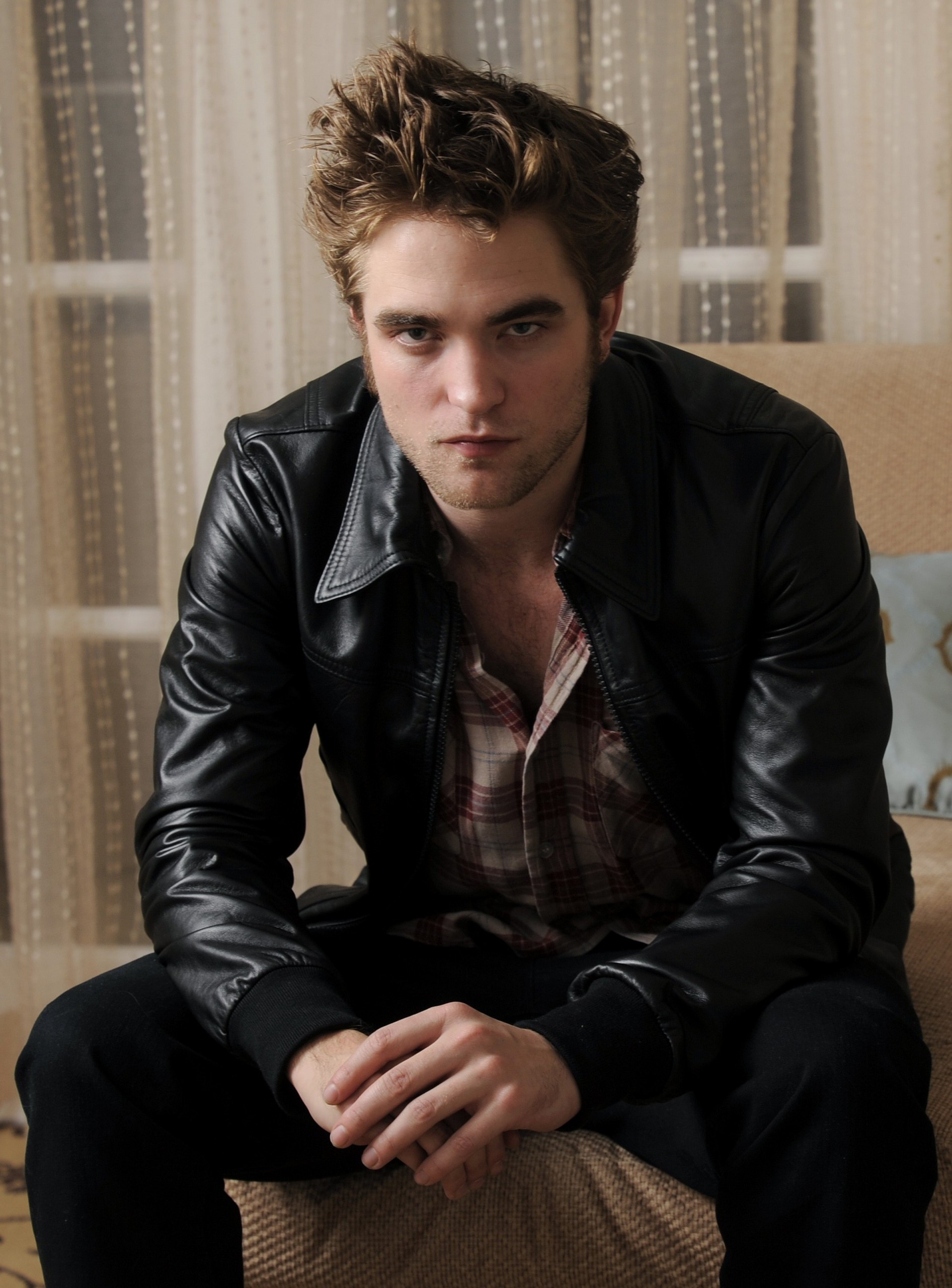 Robert Pattinson Hair Styles , HD Wallpaper & Backgrounds