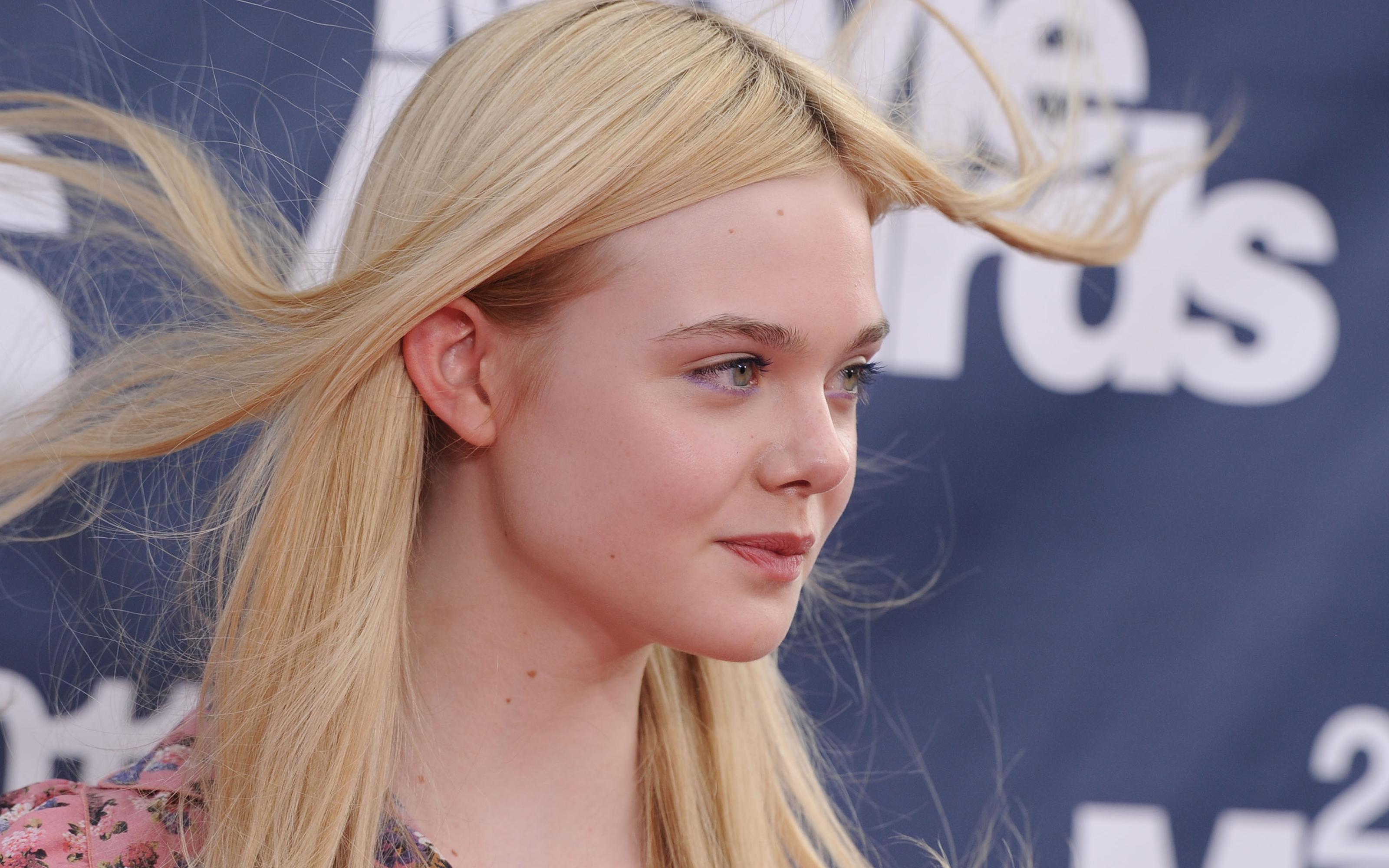 Elle Fanning Iphone Wallpaper Hd Resolution Is 4k Wallpaper - Ellie Fanning , HD Wallpaper & Backgrounds