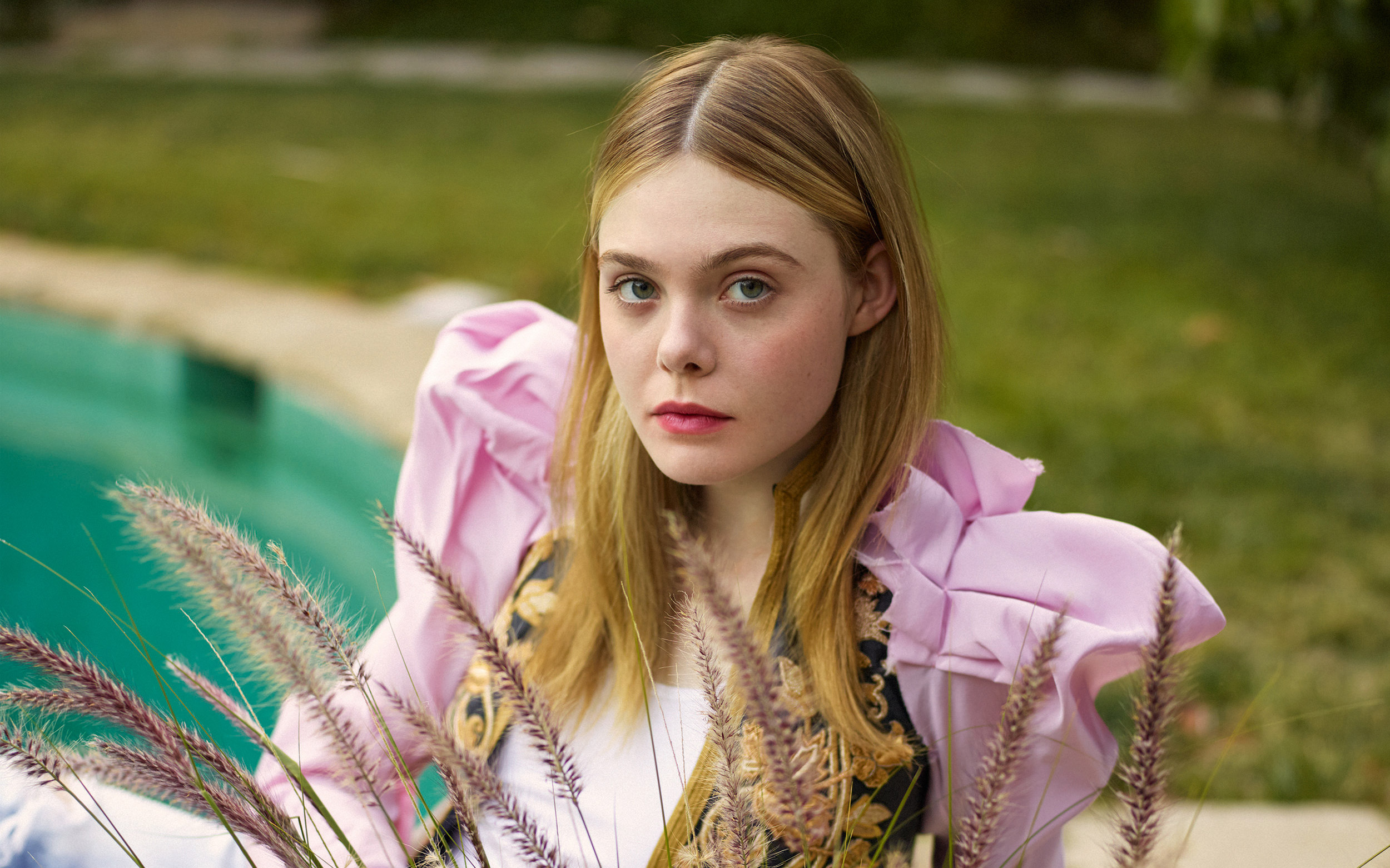Elle Fanning, Elle Uk, - Elle Fanning Elle Uk 2017 , HD Wallpaper & Backgrounds