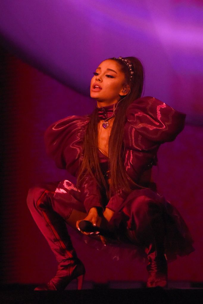 Ariana Grande Performs At Coachella Stage During The - Ariana Grande Coachella 2019 Live , HD Wallpaper & Backgrounds