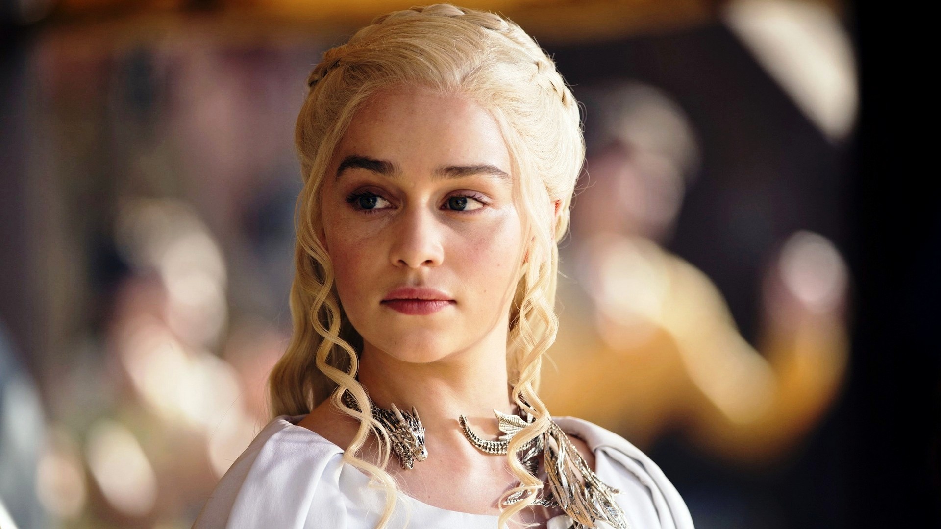 Download - Game Of Thrones Emilia Clarke Leaves , HD Wallpaper & Backgrounds