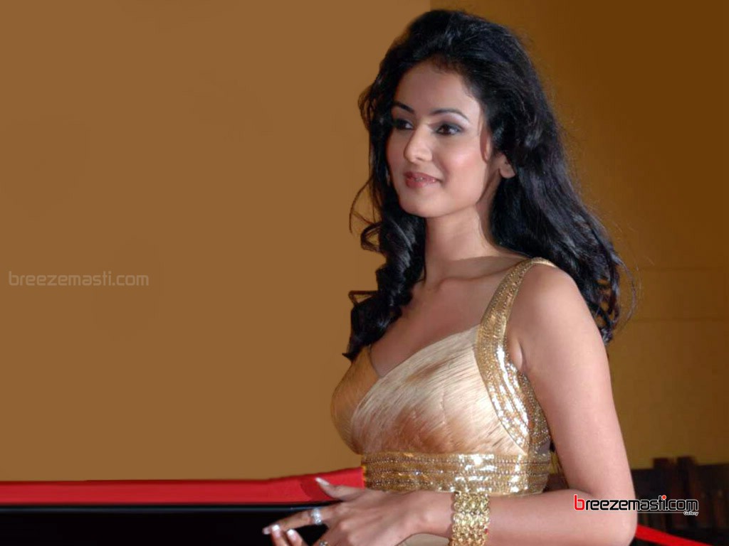 Actress Wallpaper - Sonal Chauhan Hot Hd , HD Wallpaper & Backgrounds