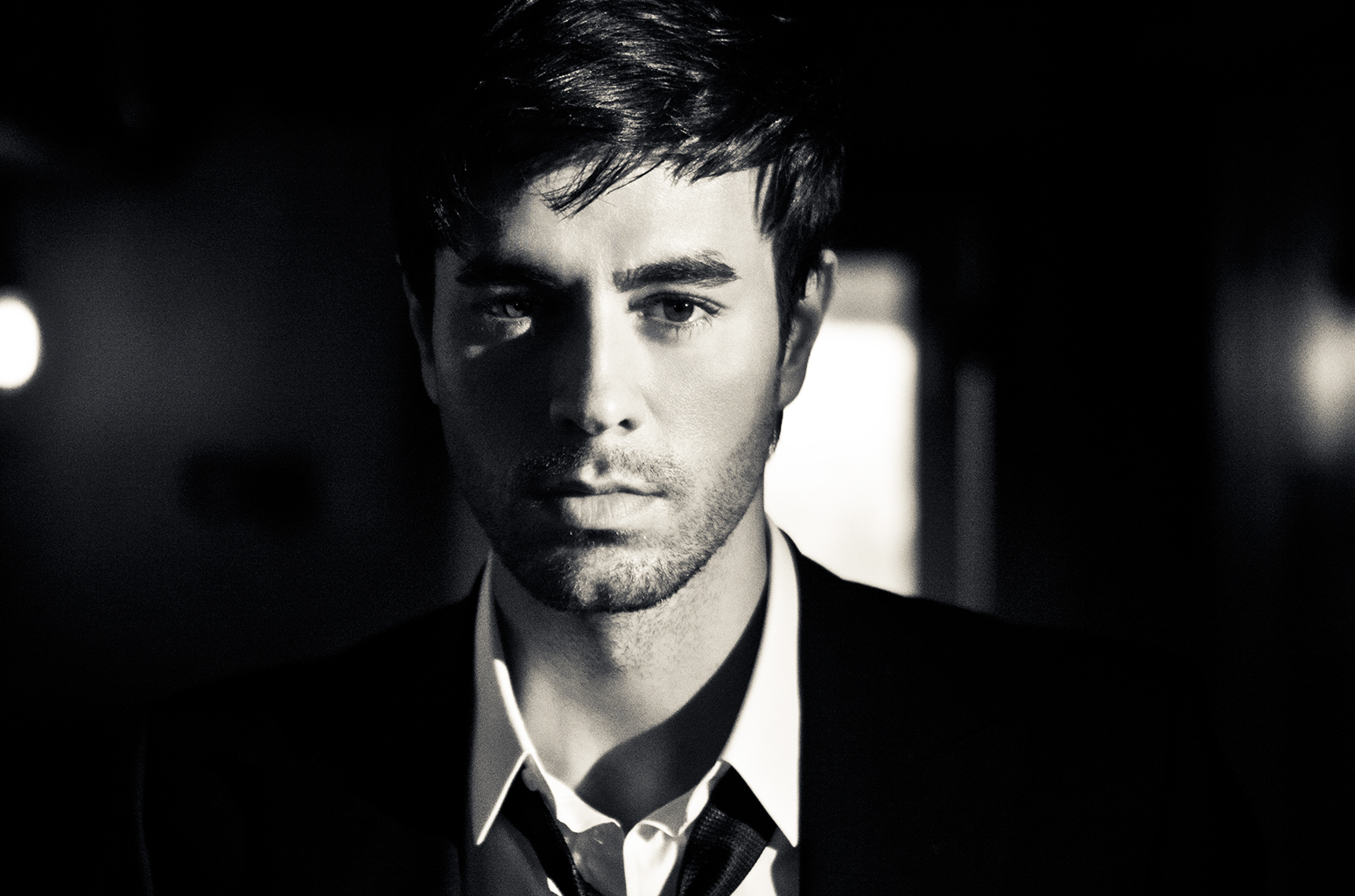 Enrique Iglesias High Definition Wallpaper Desktop - Enrique Iglesias Black And White , HD Wallpaper & Backgrounds