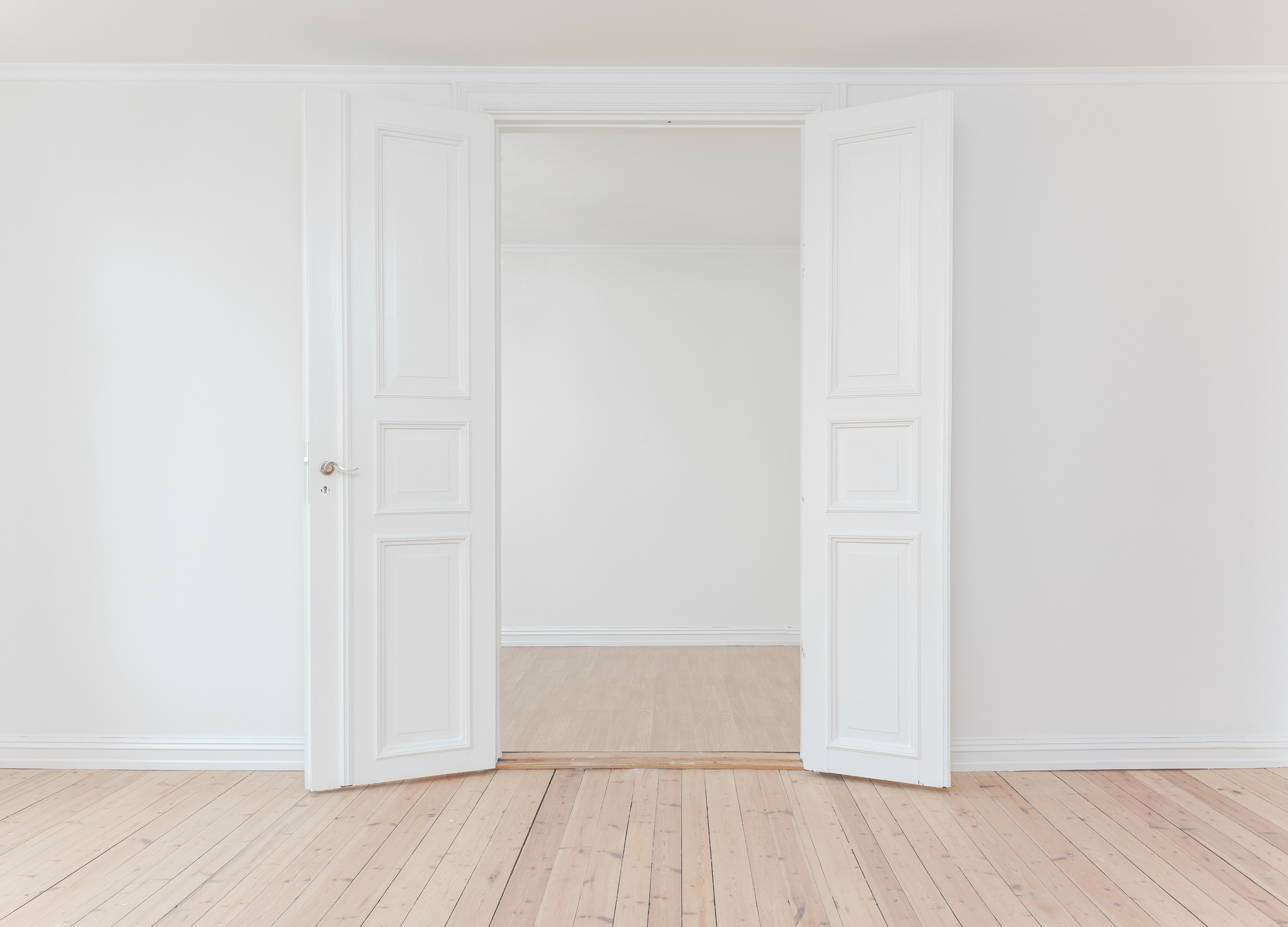 #3840x2765 White Double Door In An Empty Room Painted - Marie Kondo Empty House , HD Wallpaper & Backgrounds