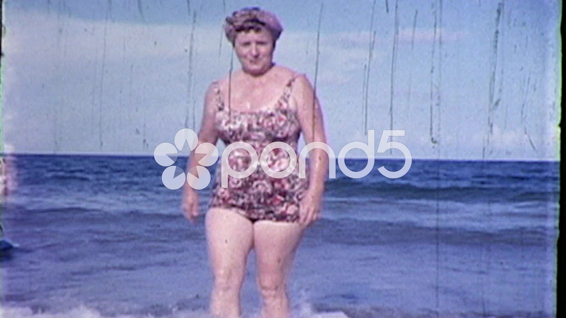 Fat Woman Chubby Overweight Beach Vintage Film Retro - Vacation , HD Wallpaper & Backgrounds