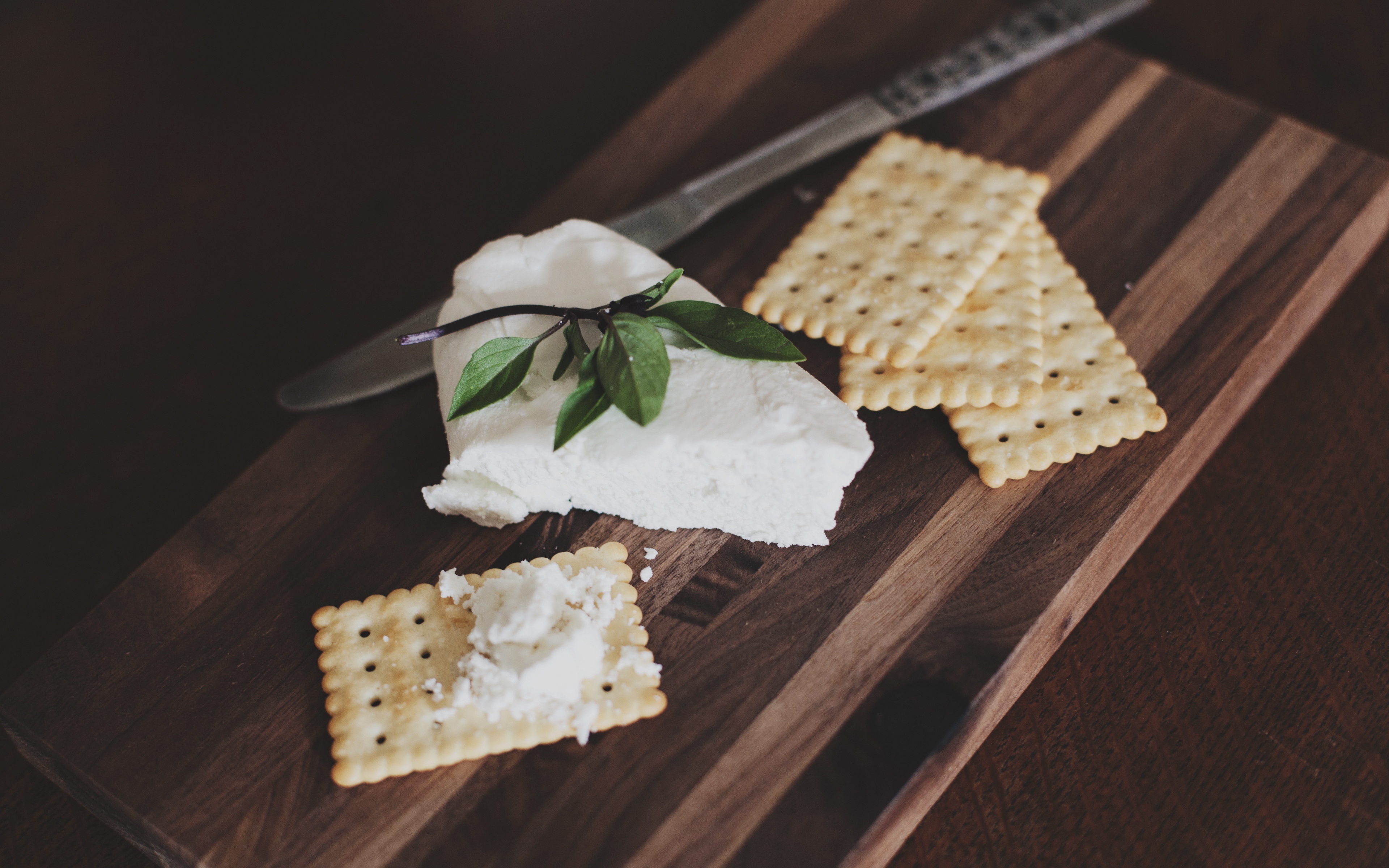 Wallpaper Crackers, Cheese, Cutting Board - Goat Cheese , HD Wallpaper & Backgrounds