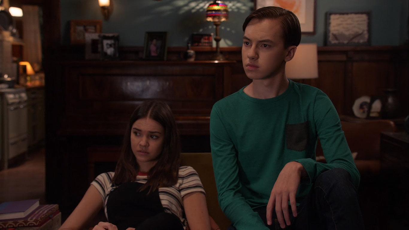 Maia Mitchell As Callie & Hayden Byerly As Jude In - Sitting , HD Wallpaper & Backgrounds