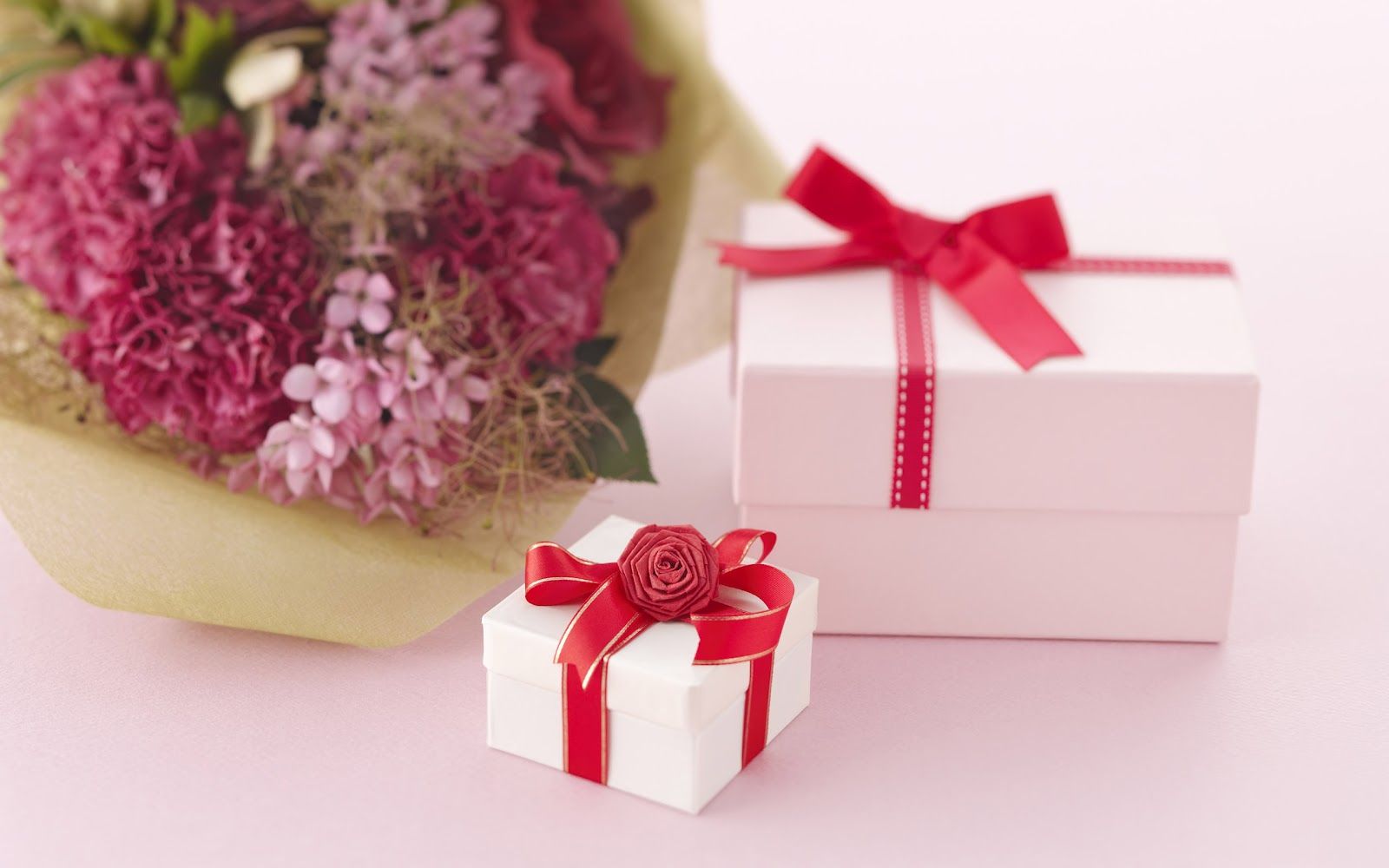 Romantic Love Flowers Bouquet Wallpapers - Happy Birthday My Lifelong Friend , HD Wallpaper & Backgrounds