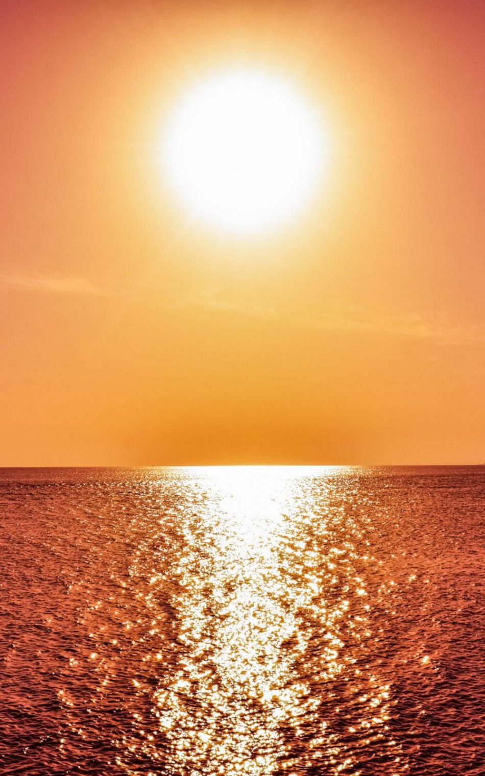 Golden Sunset Over The Sea Hd Mobile Wallpaper - Wallpaper , HD Wallpaper & Backgrounds