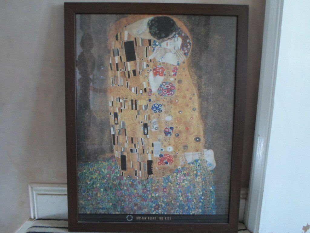 The Kiss By Gustav Klimt In Glass And Wood Frame 67cm - Kiss Gustav Klimt Print , HD Wallpaper & Backgrounds