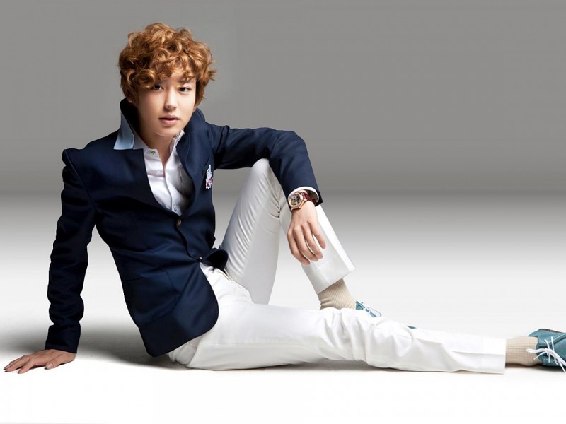 Handsome Boy Hd Wallpaper - Ivy Club Chanyeol , HD Wallpaper & Backgrounds