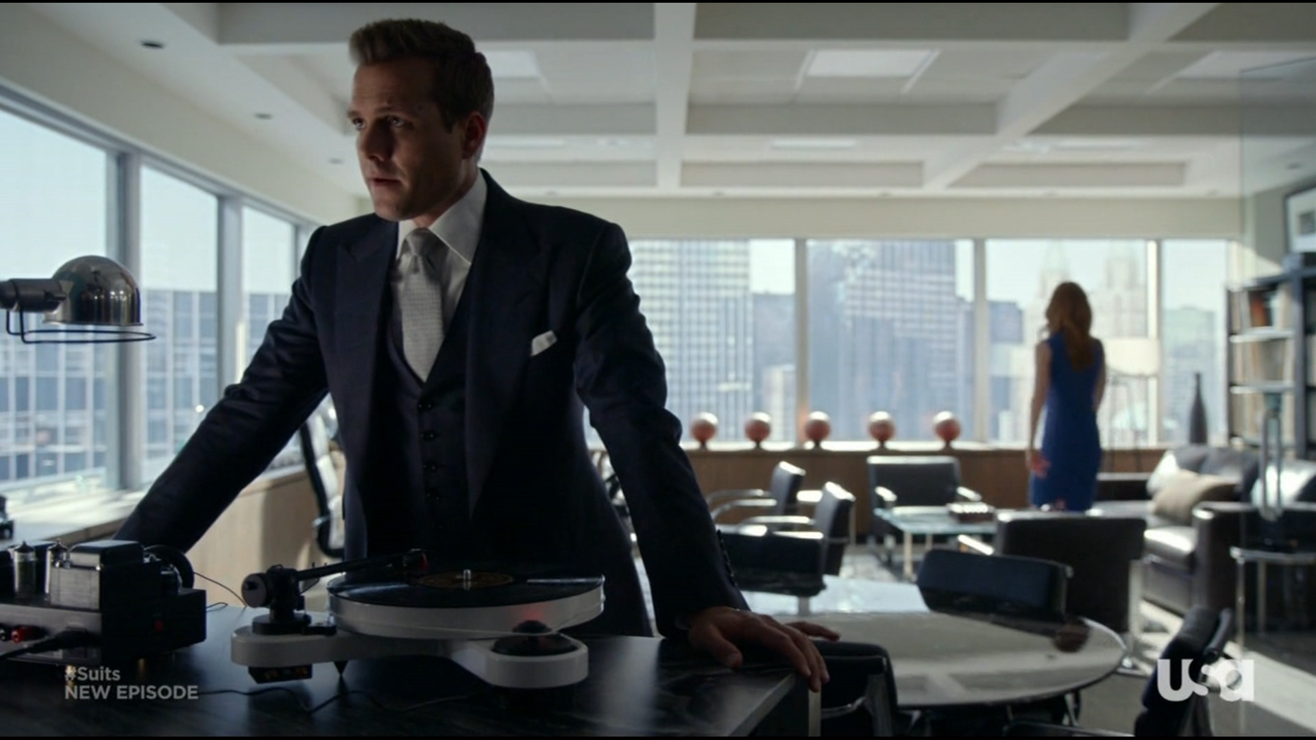 Suits Harvey Specter Office Episode For The Win Usa - Harvey Suits Record Player , HD Wallpaper & Backgrounds